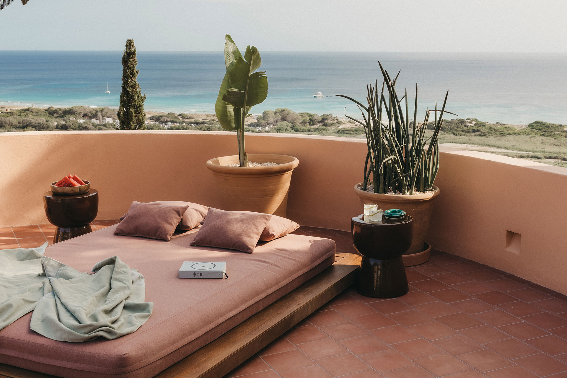 el-puente-al-amor_villa_menorca-spain_exterior-design.jpg
