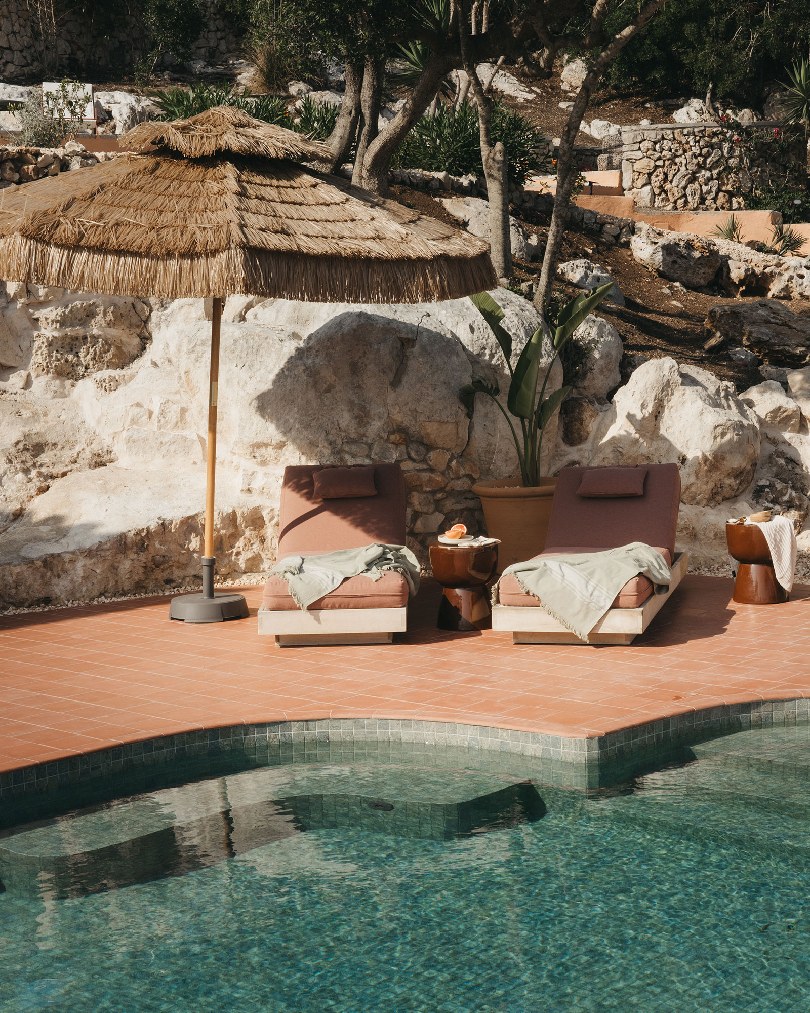 el-puente-al-amor_villa_menorca-spain_exterior-pool-detail.jpg