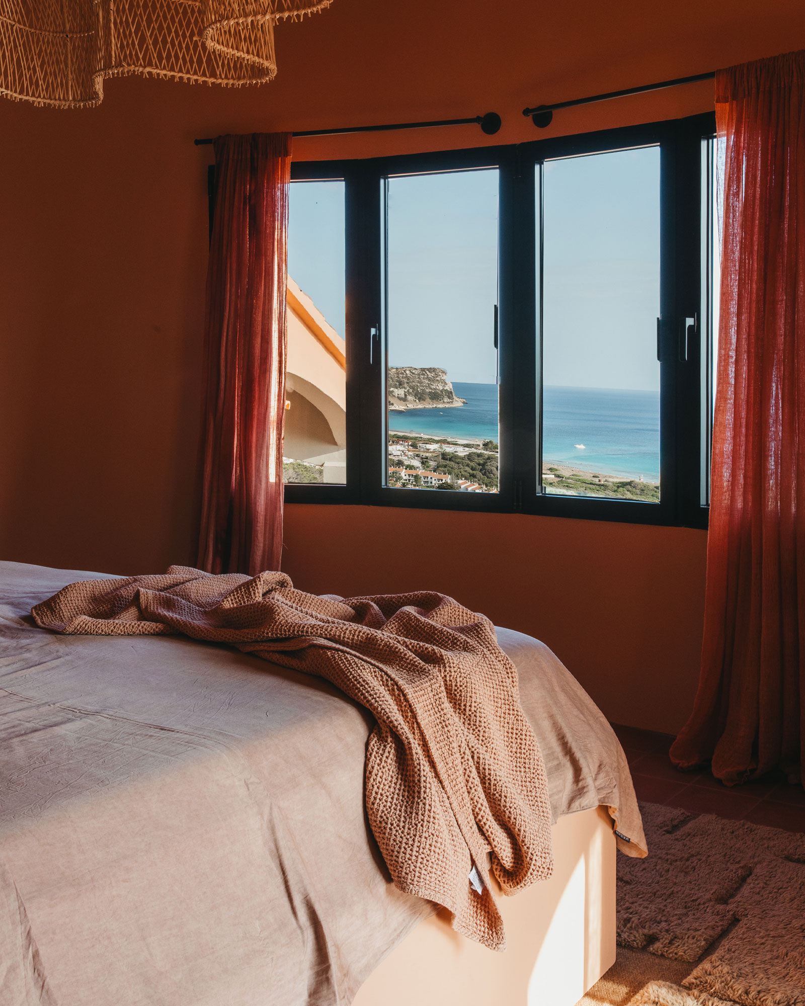 el-puente-al-amor_villa_menorca-spain_interior-bedroom-window.jpg
