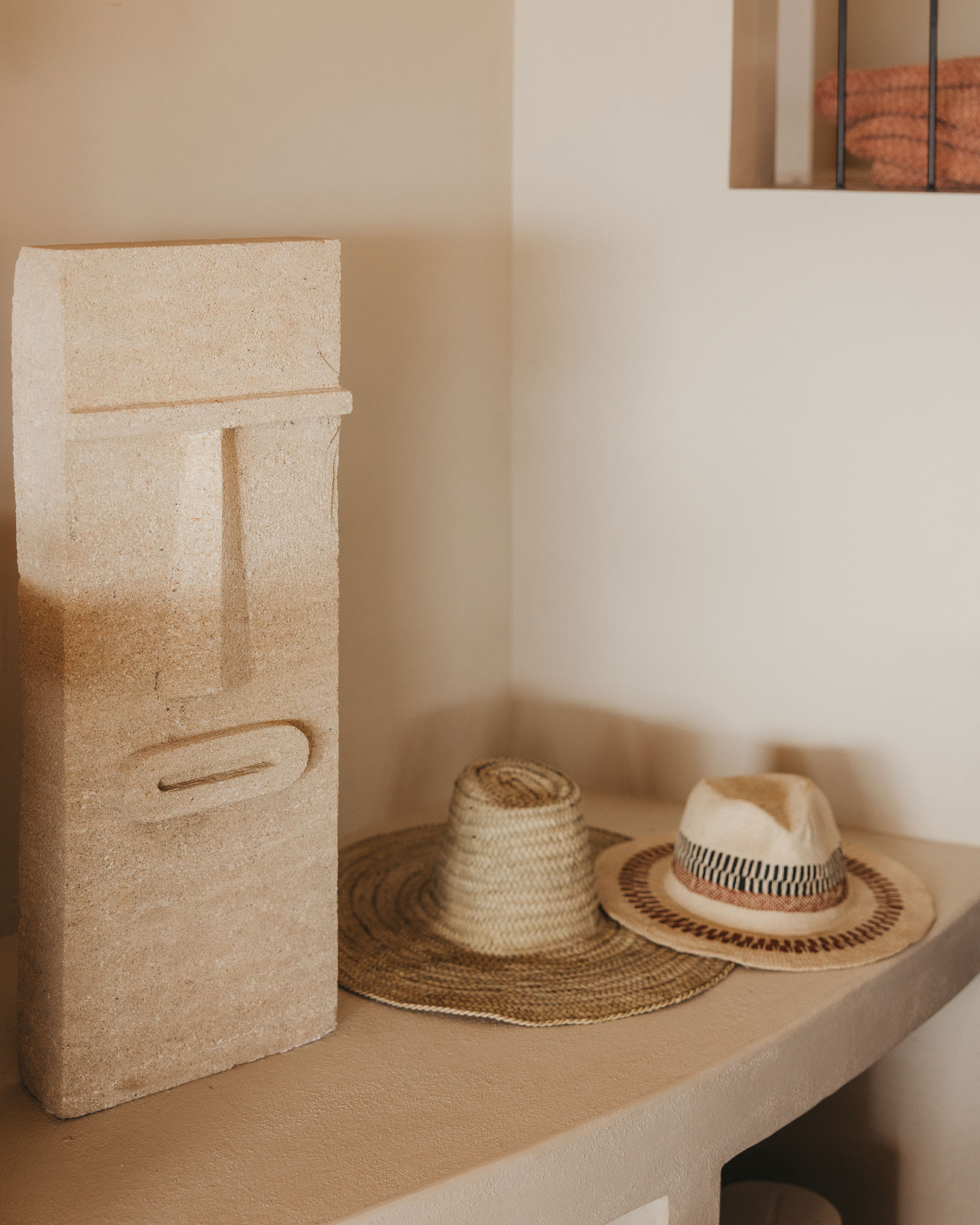 el-puente-al-amor_villa_menorca-spain_interior-sombrero.jpg