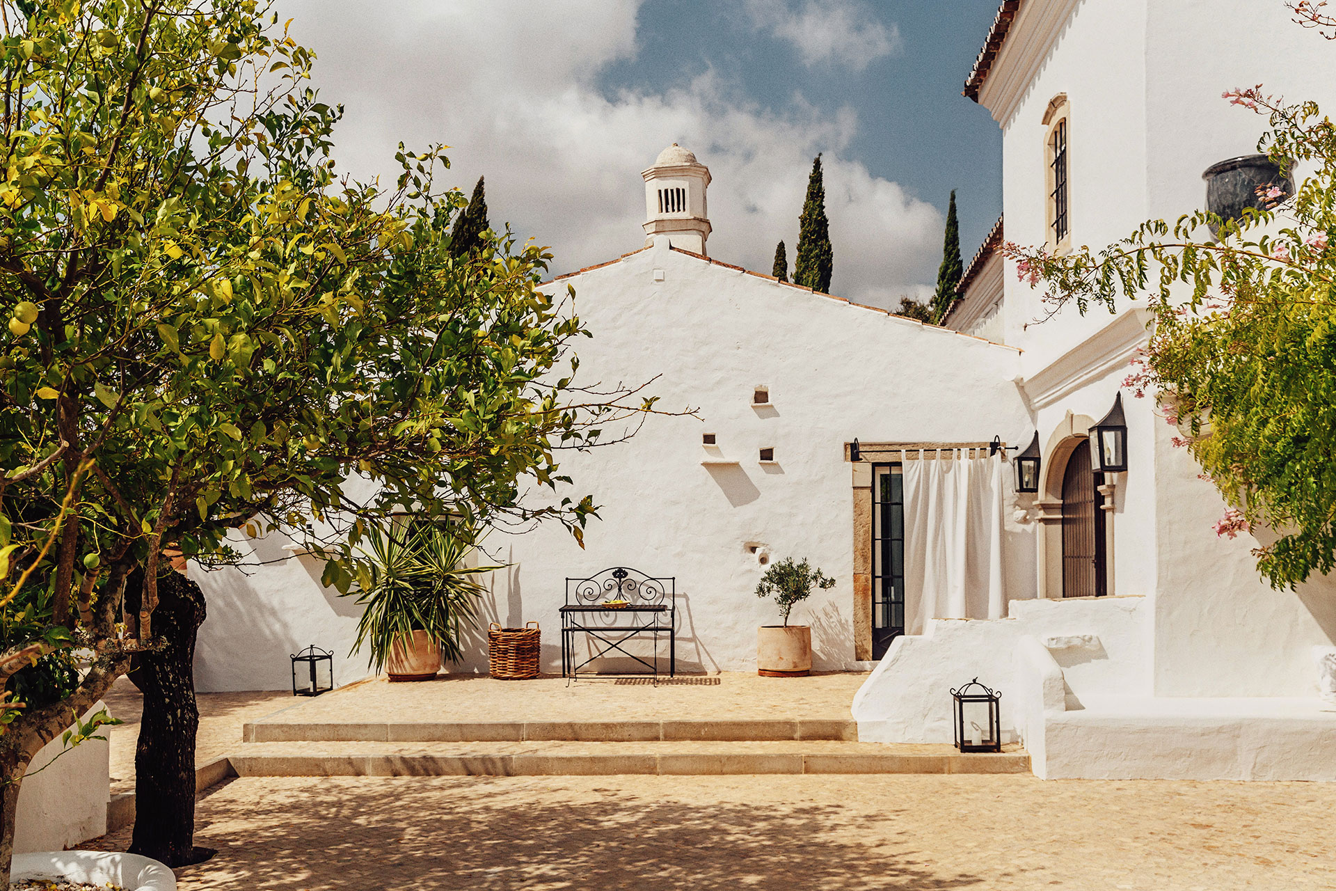 monte-da-palmeira_farmhouse_faro-portugal_exterior-design.jpg
