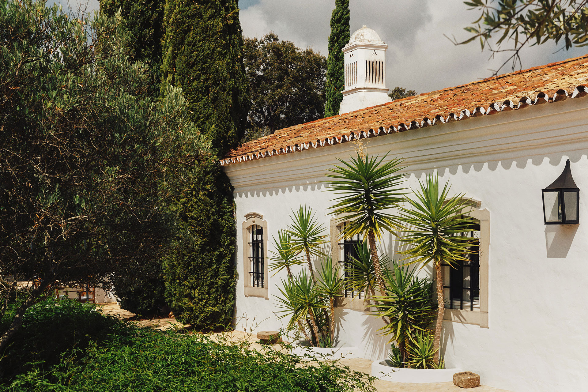 monte-da-palmeira_farmhouse_faro-portugal_exterior-detail-facade.jpg