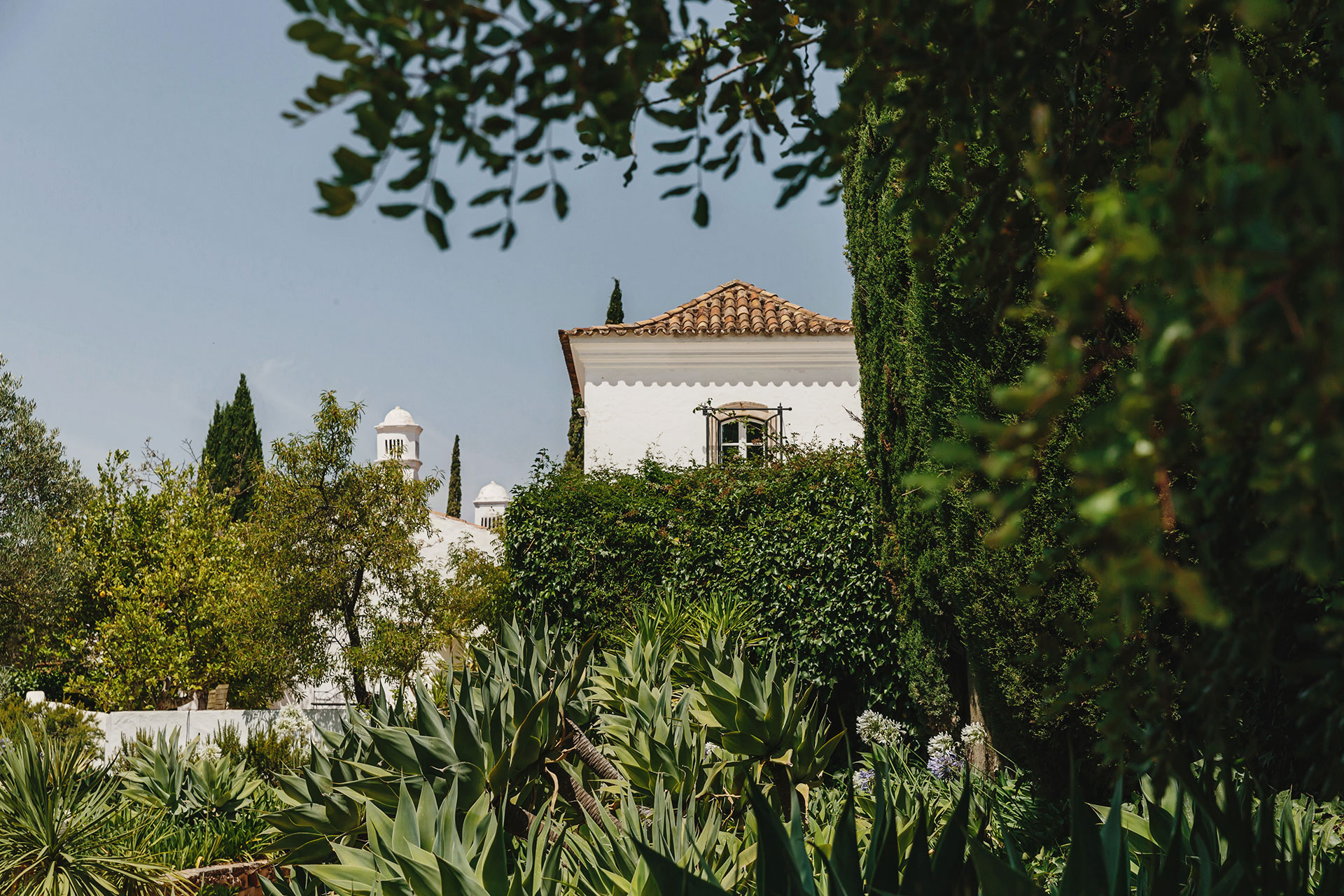 monte-da-palmeira_farmhouse_faro-portugal_exterior-facade-detail.jpg