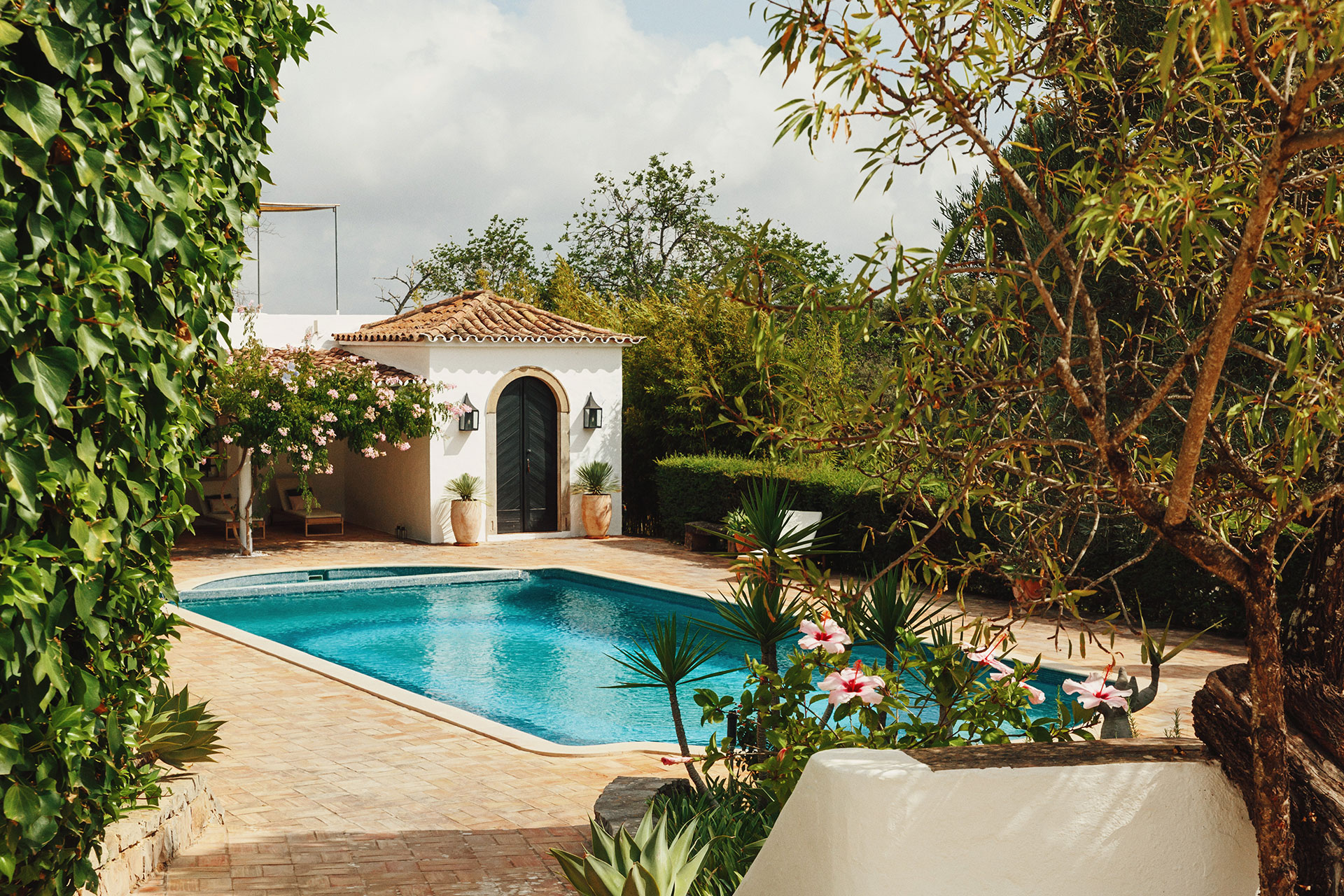 monte-da-palmeira_farmhouse_faro-portugal_exterior-pool-design.jpg