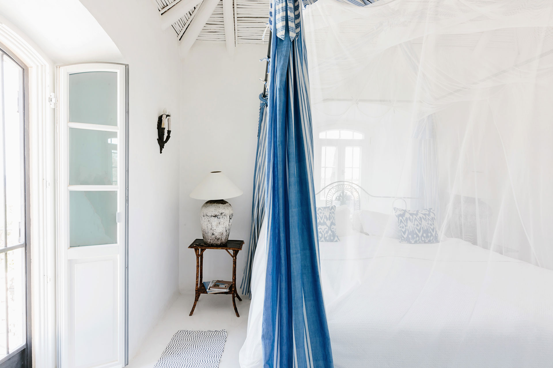 monte-da-palmeira_farmhouse_faro-portugal_interior-bedroom-space.jpg