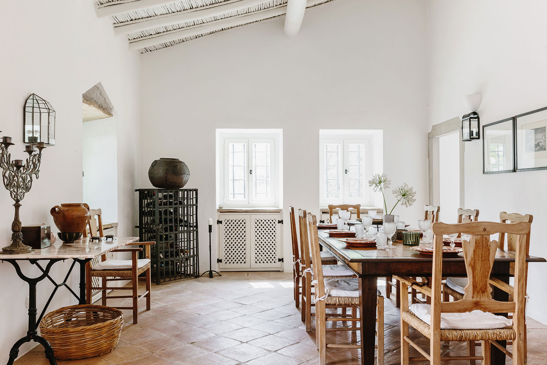 monte-da-palmeira_farmhouse_faro-portugal_interior-dining-table.jpg