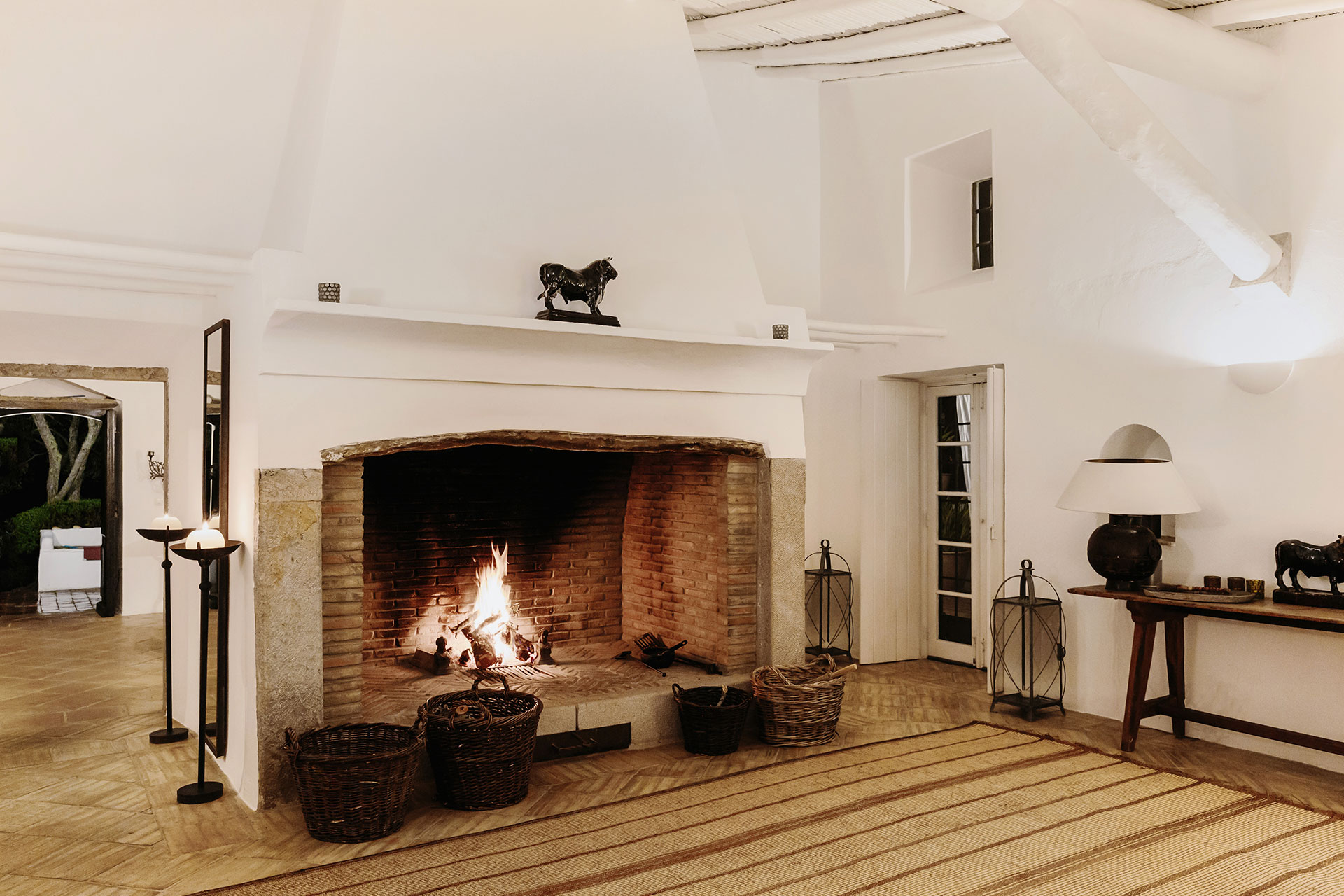 monte-da-palmeira_farmhouse_faro-portugal_interior-fireplace.jpg