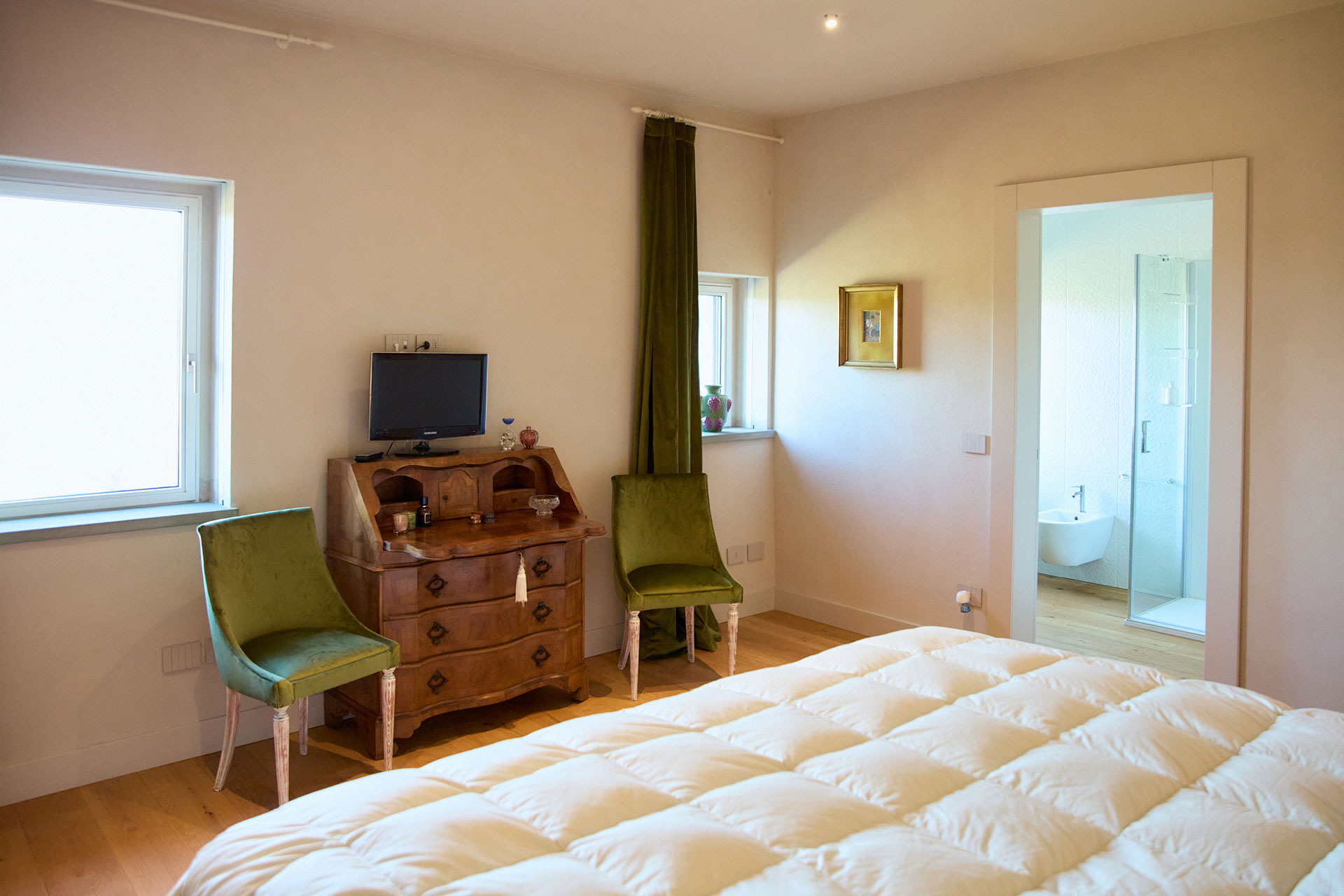 tenuta-la-poggiona-la-colonica_farmhouse_florence-italy_interior-bed-room.jpg