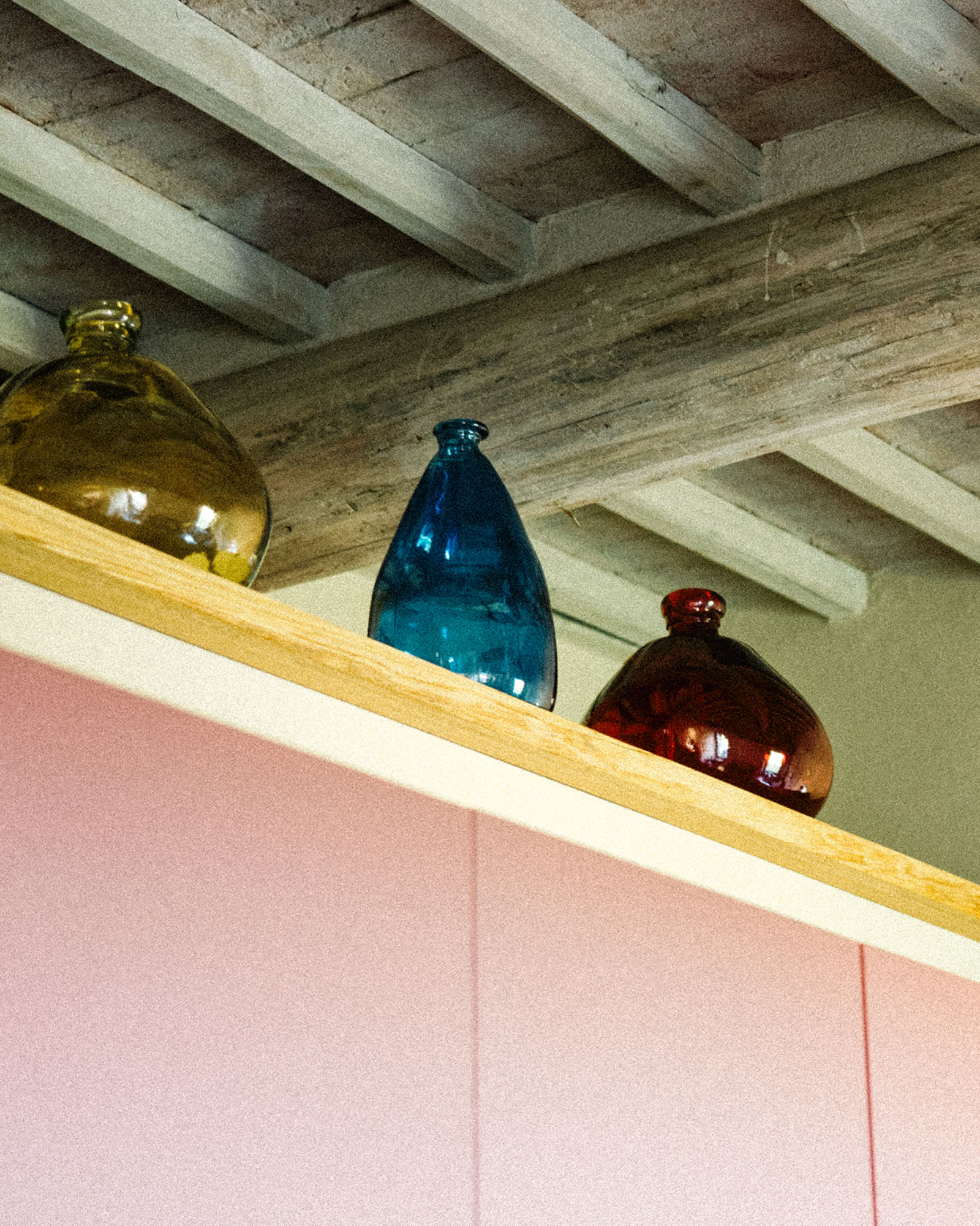 tenuta-la-poggiona-la-colonica_farmhouse_florence-italy_interior-detail-jars.jpg