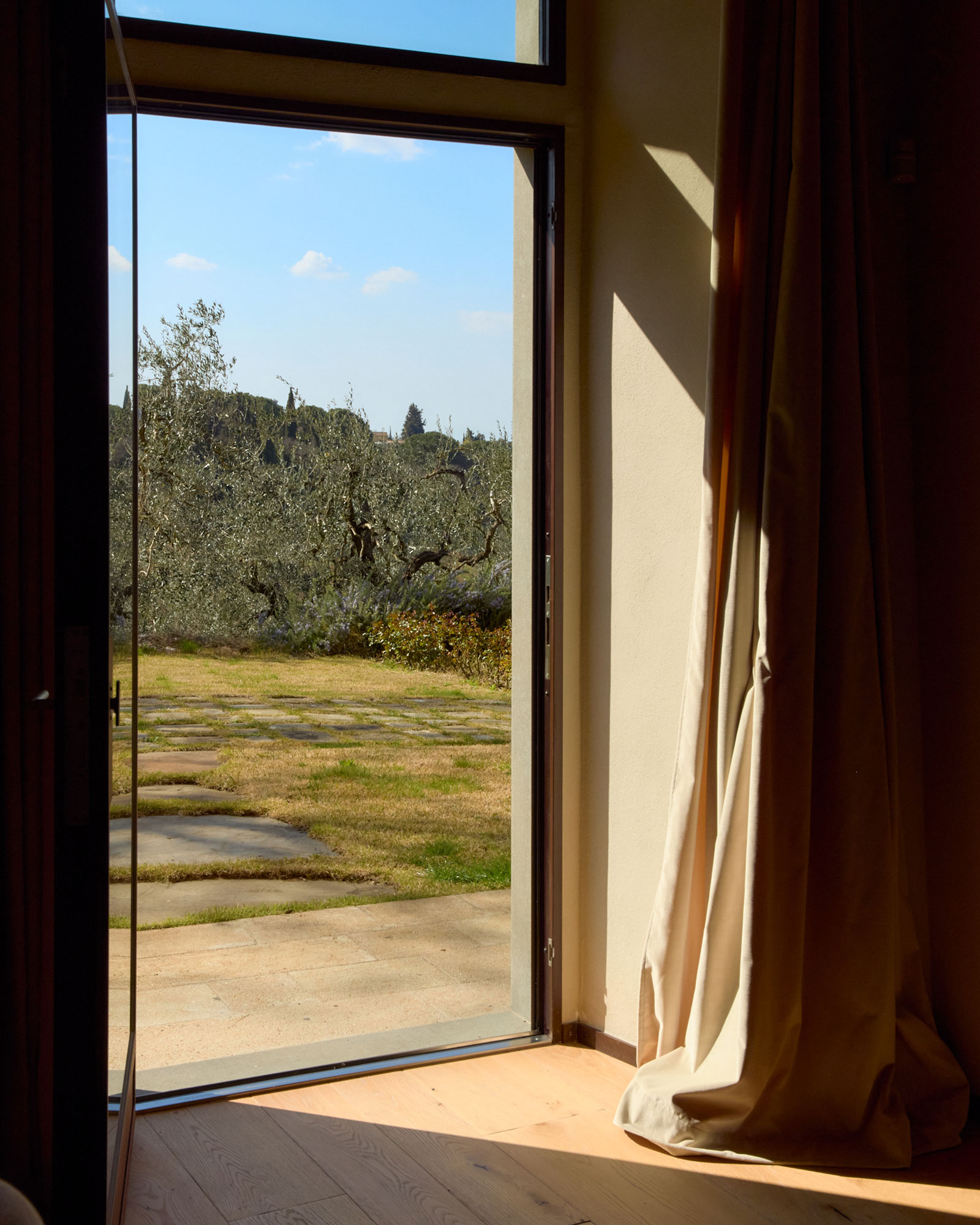 tenuta-la-poggiona-la-colonica_farmhouse_florence-italy_interior-view.jpg