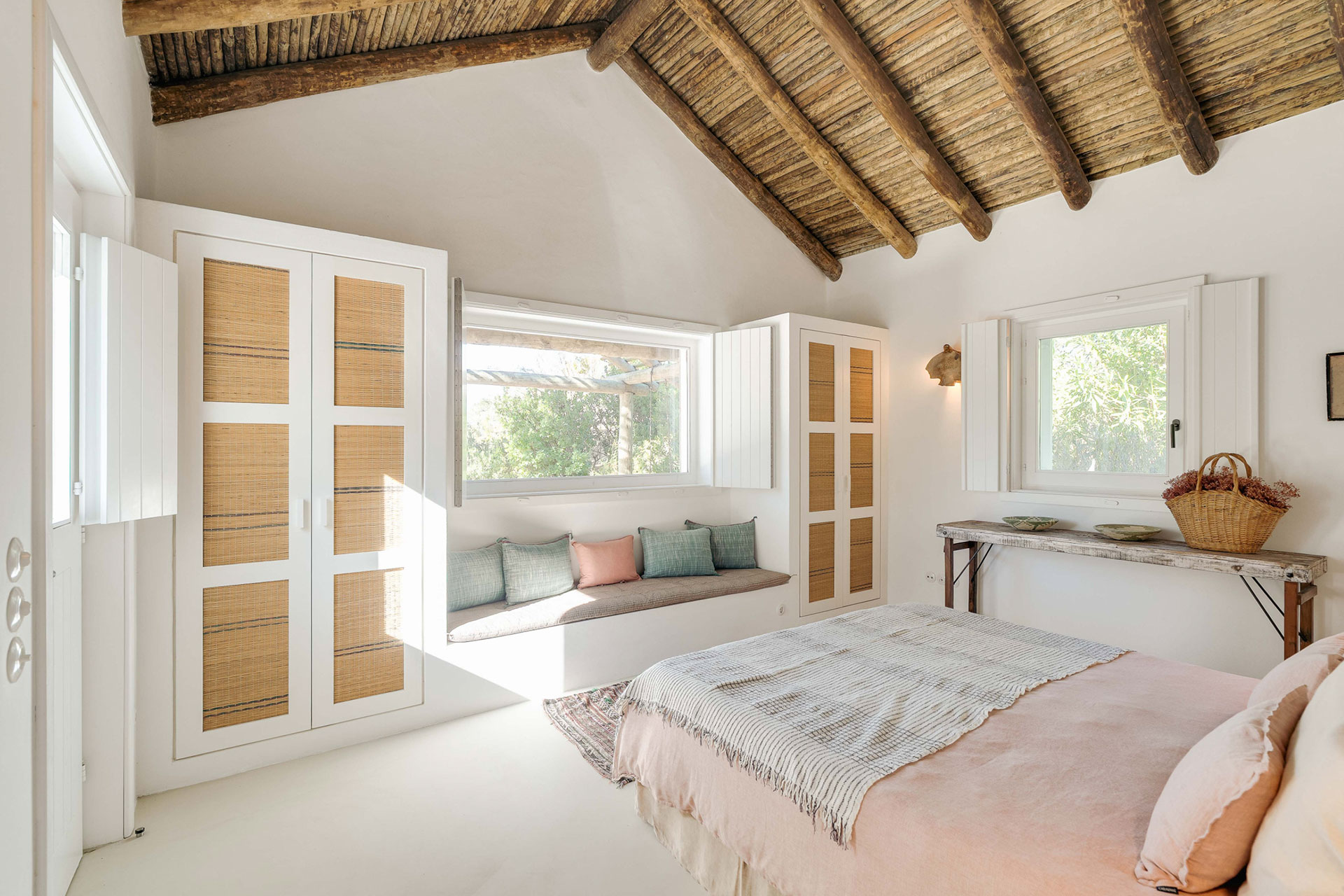 villa-lime_villa_Setubal-comporta-portugal_interior-bed-room-design.jpg