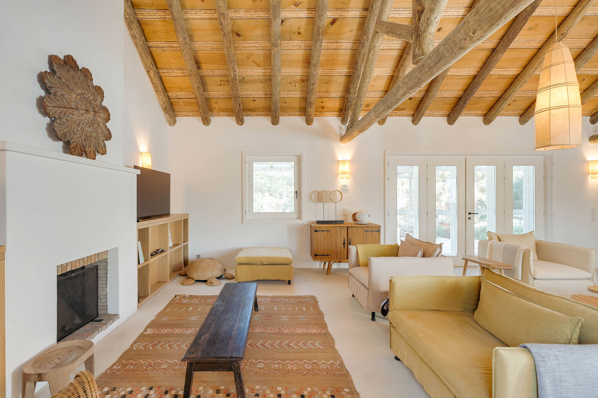 villa-lime_villa_Setubal-comporta-portugal_interior-fireplace.jpg