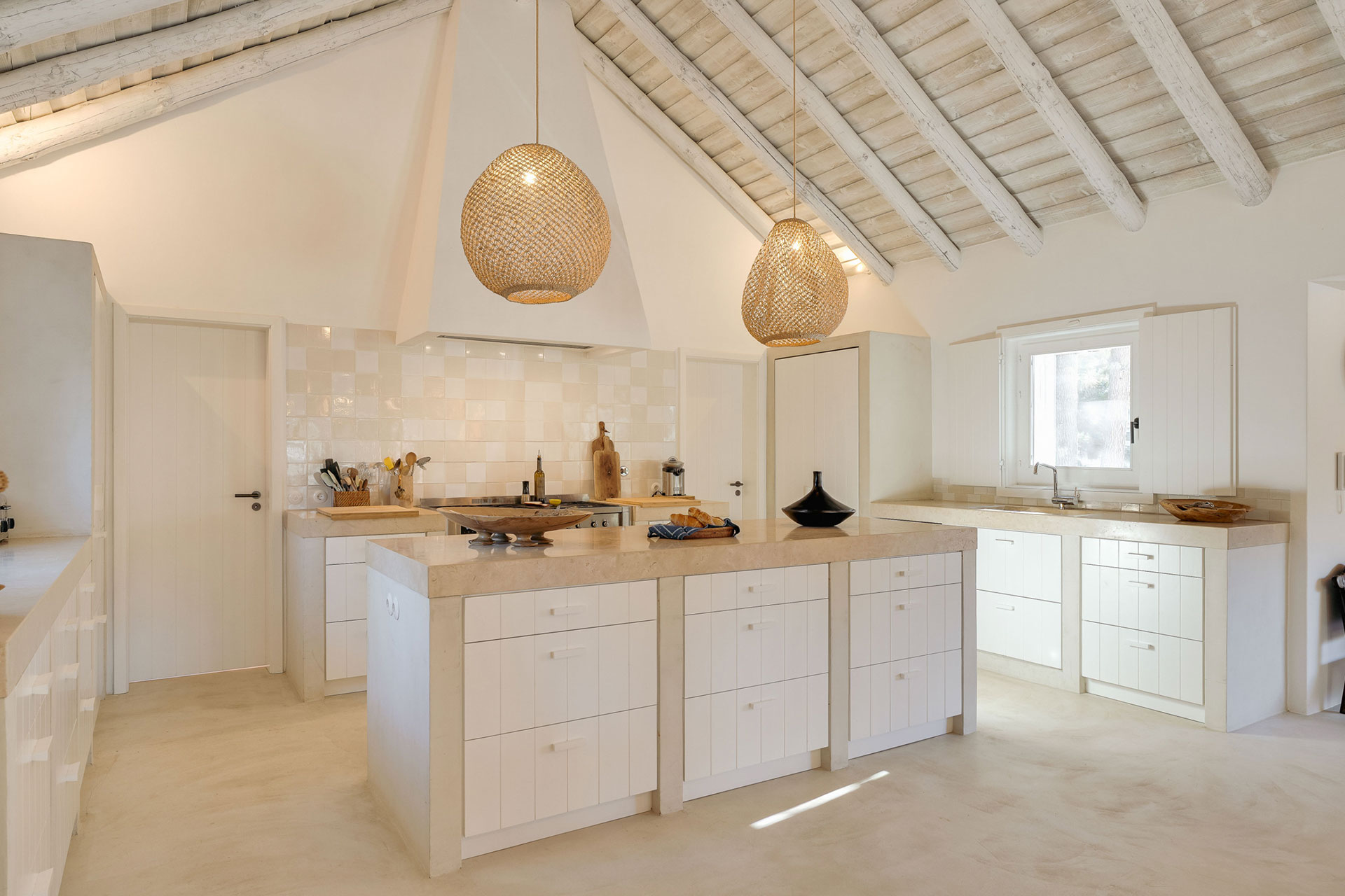 villa-lime_villa_Setubal-comporta-portugal_interior-kitchen.jpg