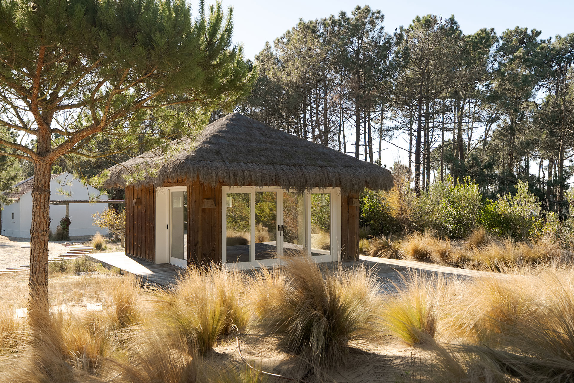 villa-lime_villa_Setubal-portugal_exterior-design-space.jpg