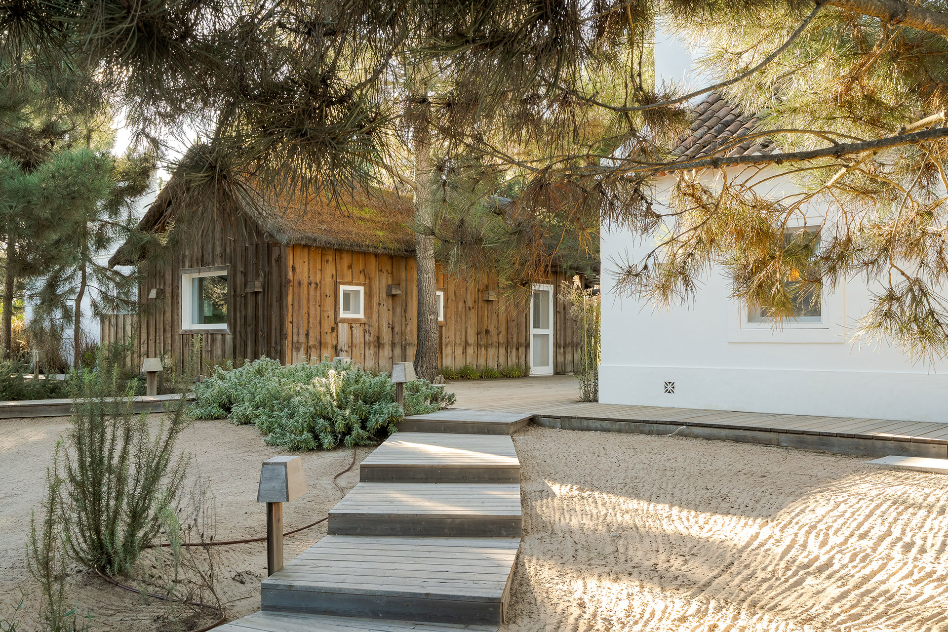 villa-lime_villa_Setubal-portugal_exterior-entrance-house.jpg