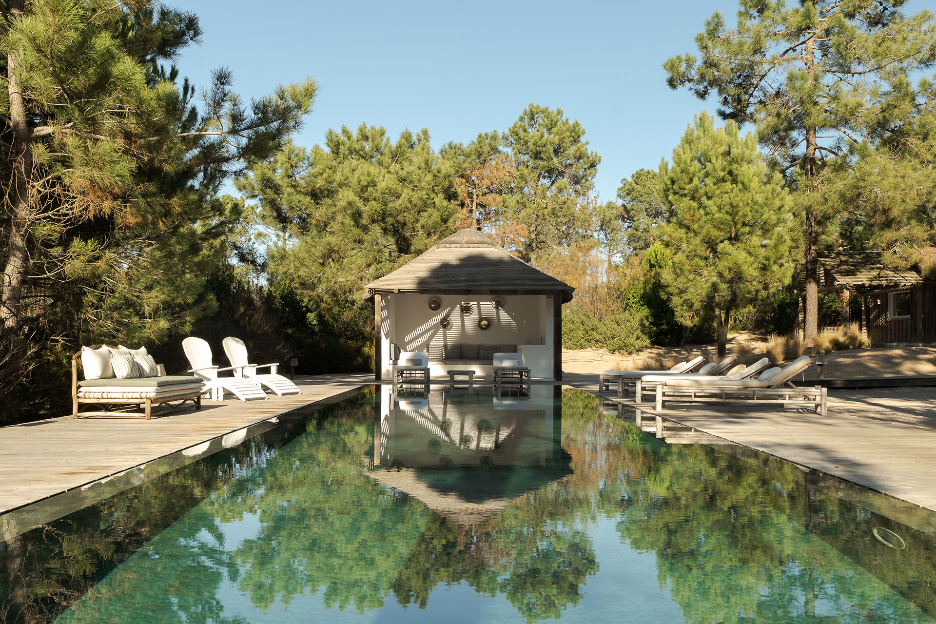 villa-lime_villa_Setubal-portugal_exterior-pool-design.jpg