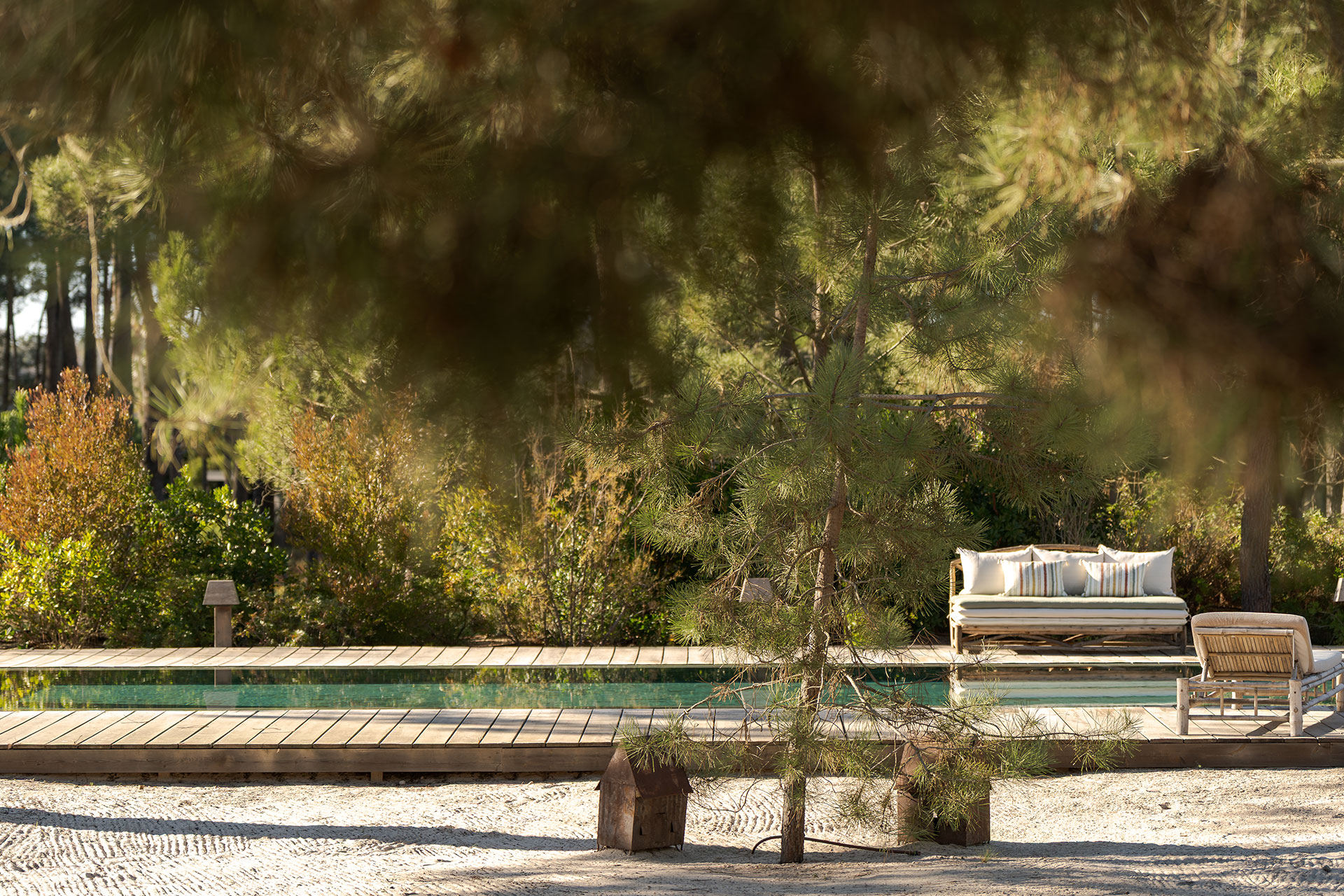 villa-lime_villa_Setubal-portugal_exterior-seating.jpg