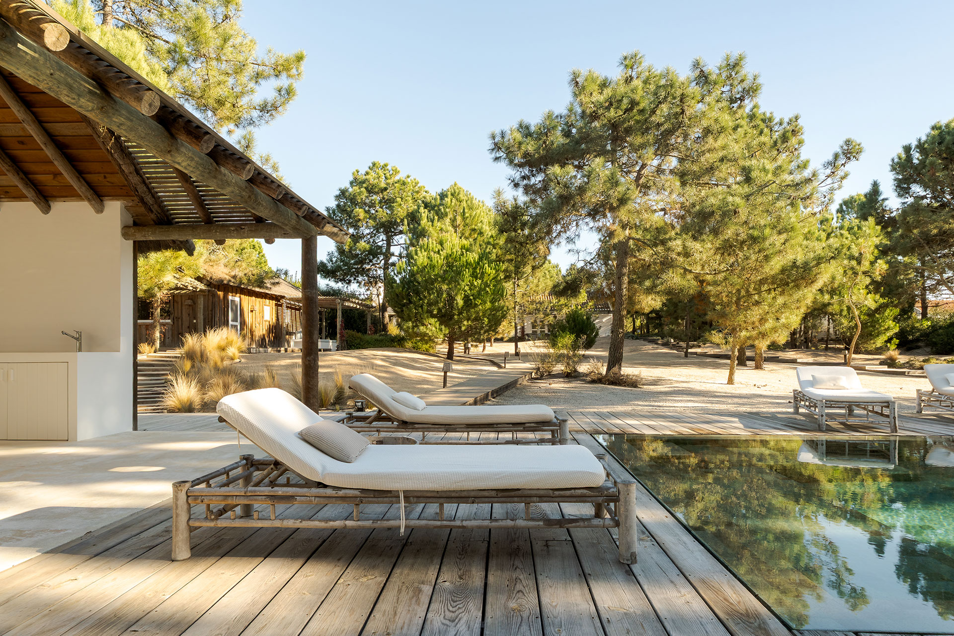 villa-lime_villa_Setubal-portugal_exterior-space-design.jpg