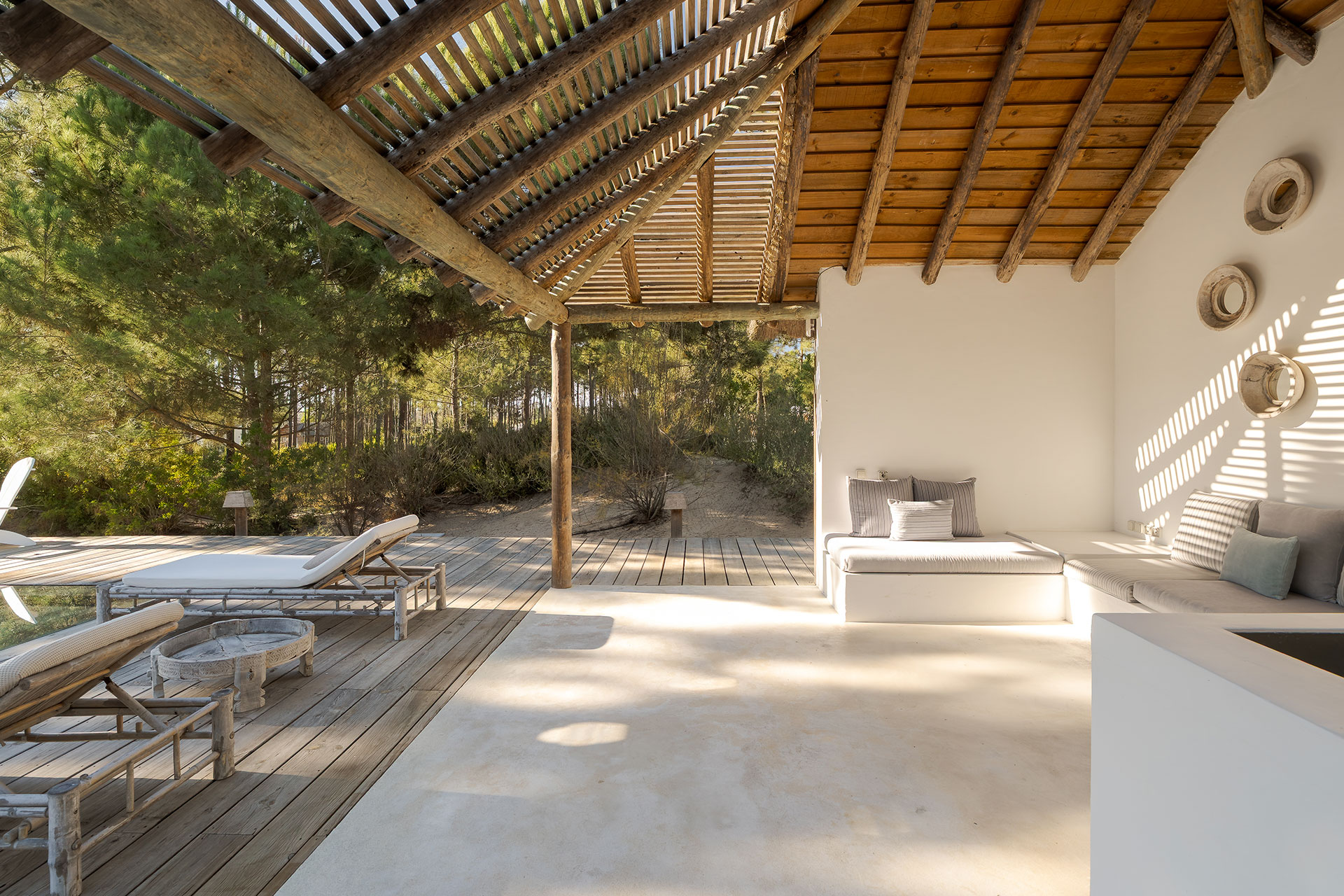 villa-lime_villa_Setubal-portugal_exterior-terrace-design.jpg