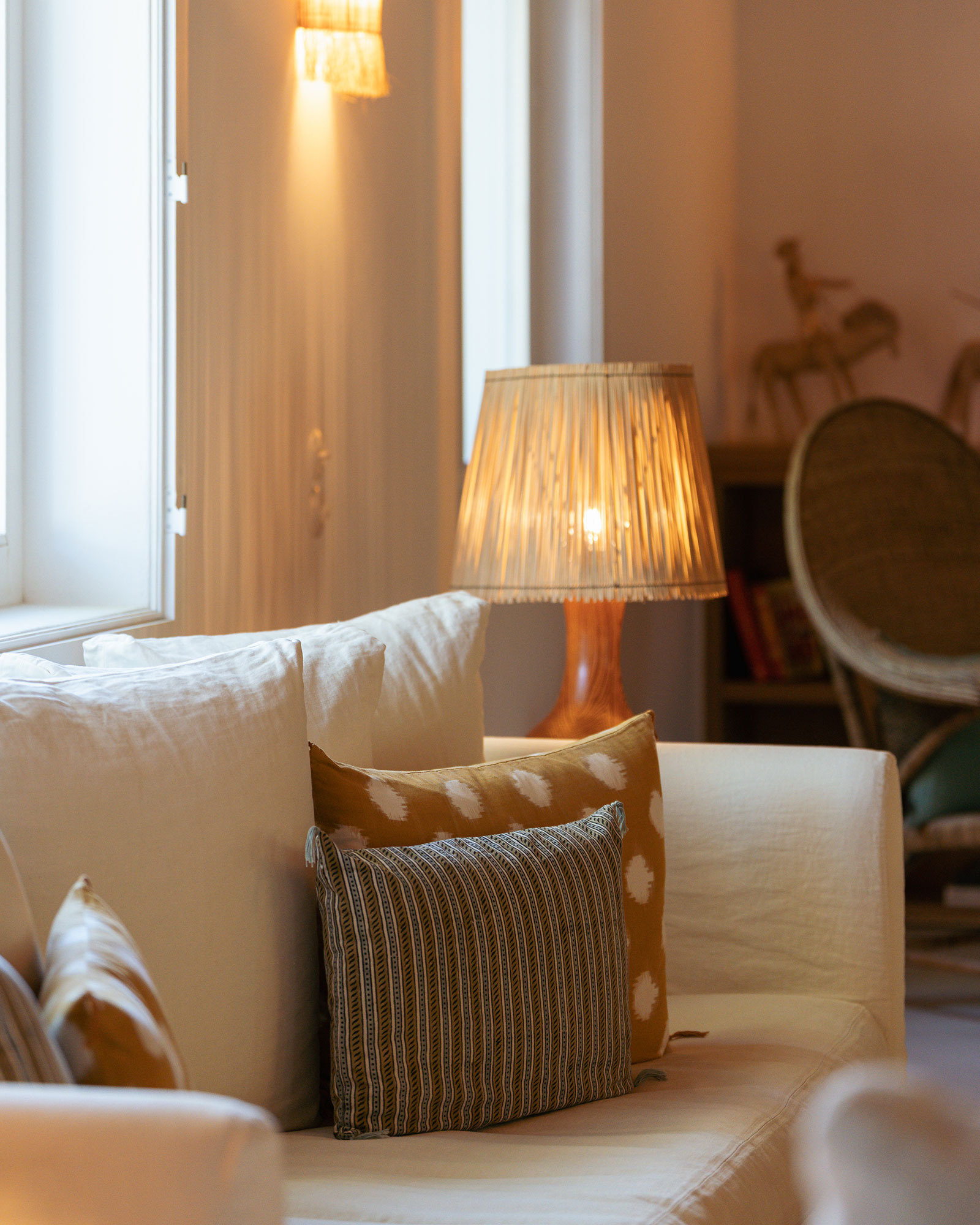 villa-lime_villa_Setubal-portugal_interior-sofa.jpg