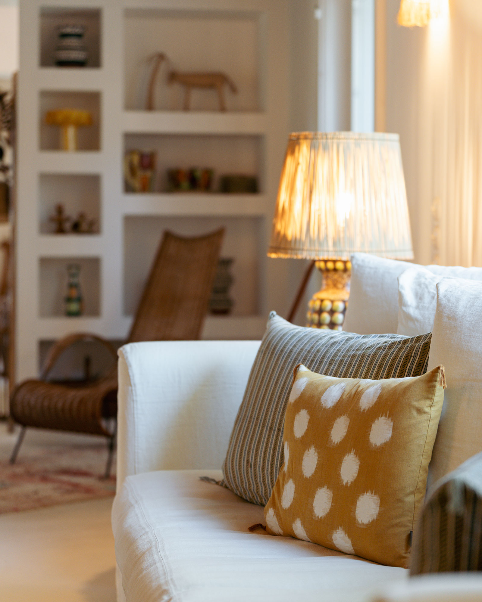villa-lime_villa_Setubal-portugal_interior-sofa-detail.jpg