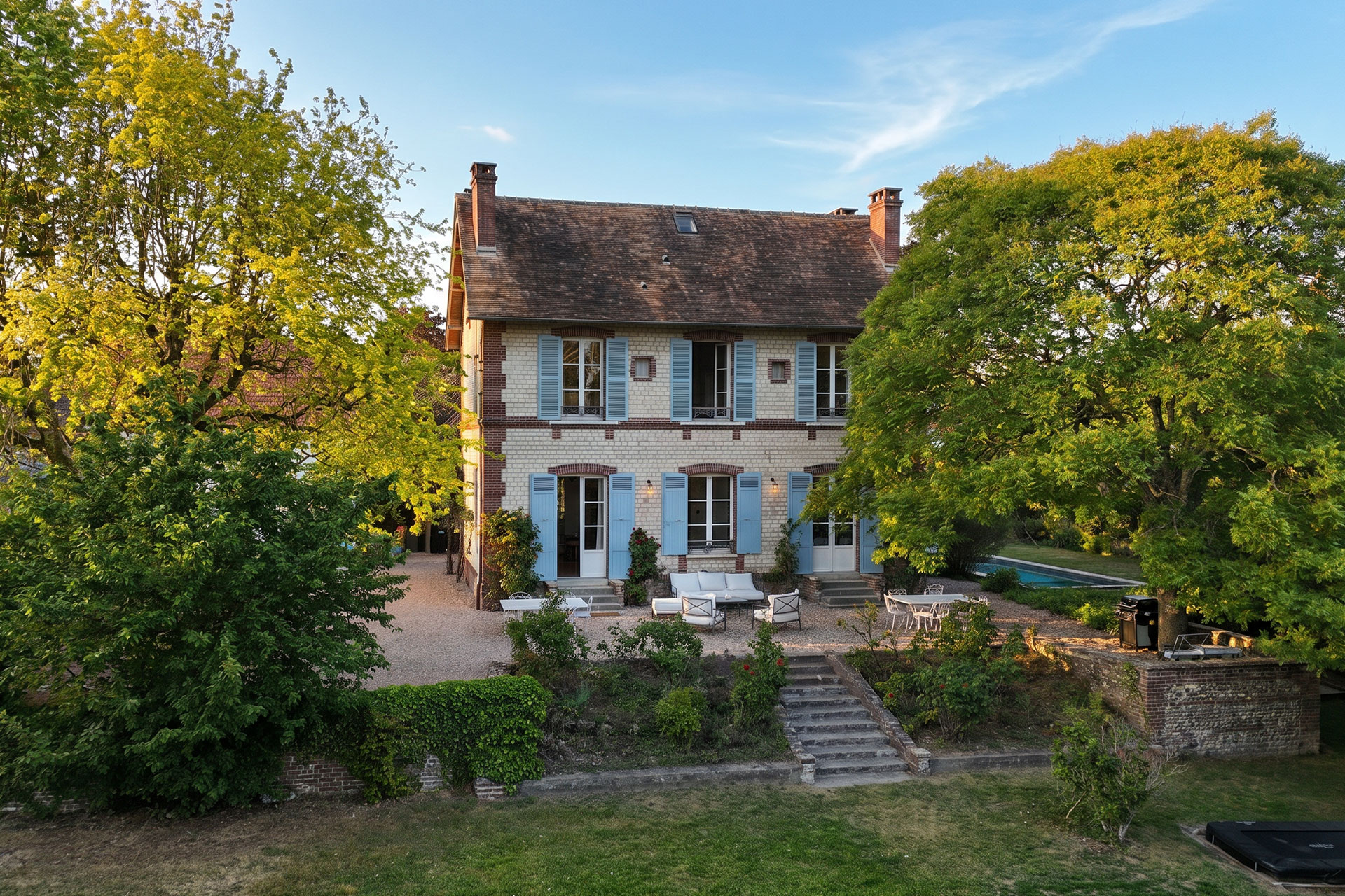 rive_house_muids-normandy-france_exterior-facade.jpg