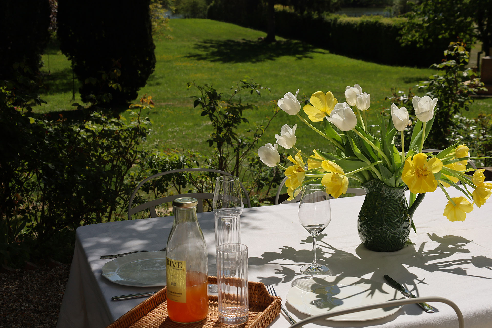 rive_house_muids-normandy-france_exterior-flower.jpg
