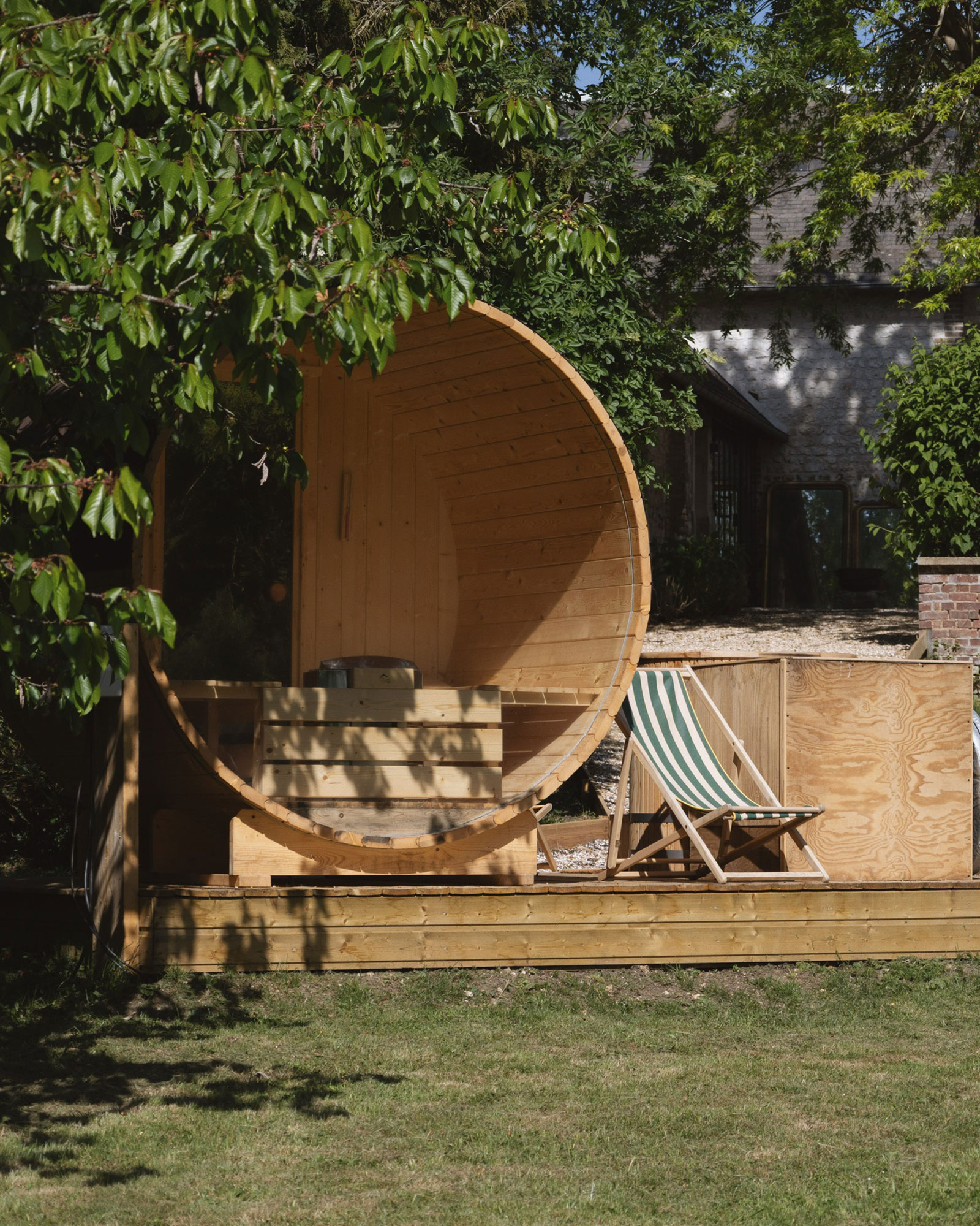 rive_house_muids-normandy-france_exterior-sauna.jpg