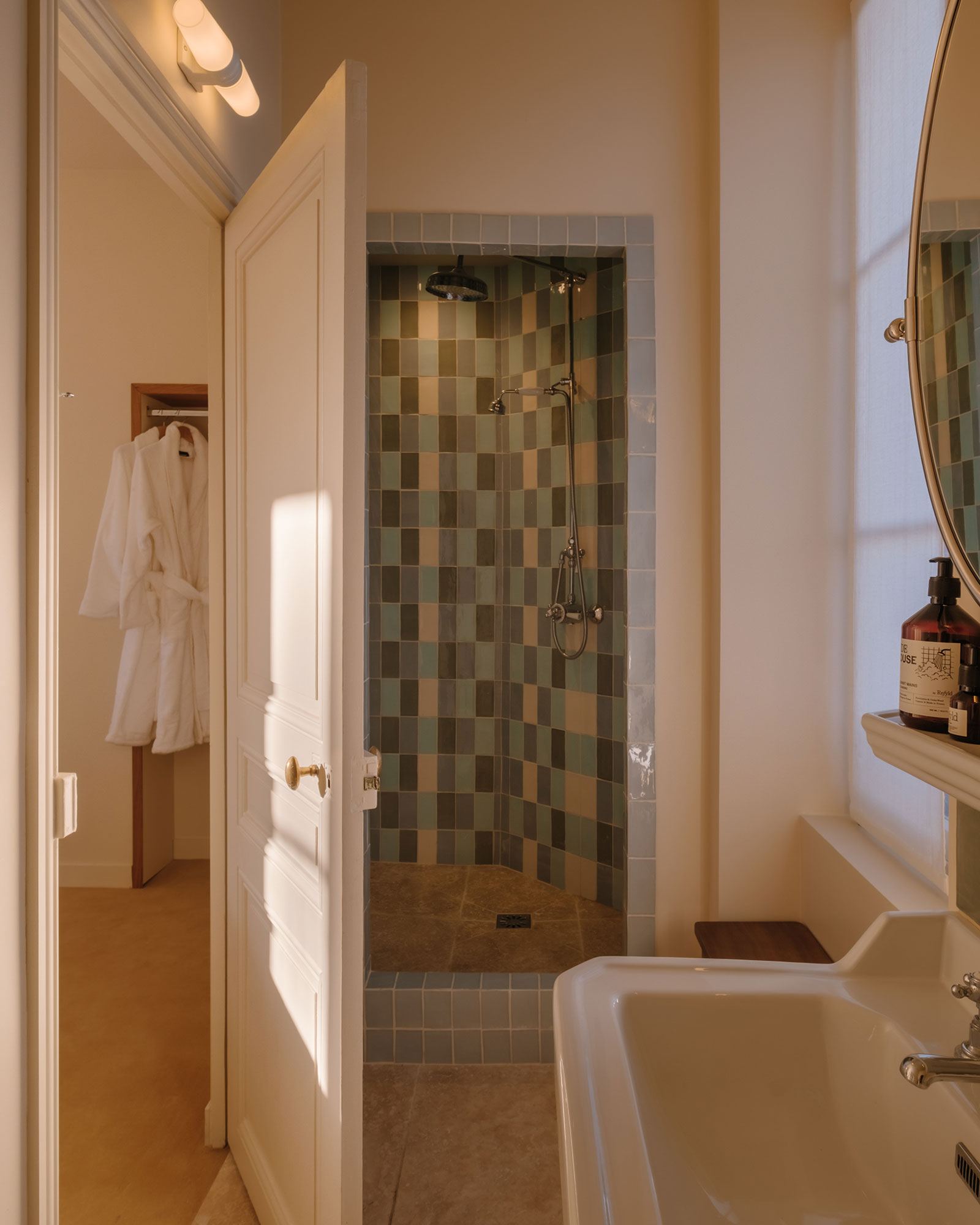 rive_house_muids-normandy-france_interior-bathroom.jpg