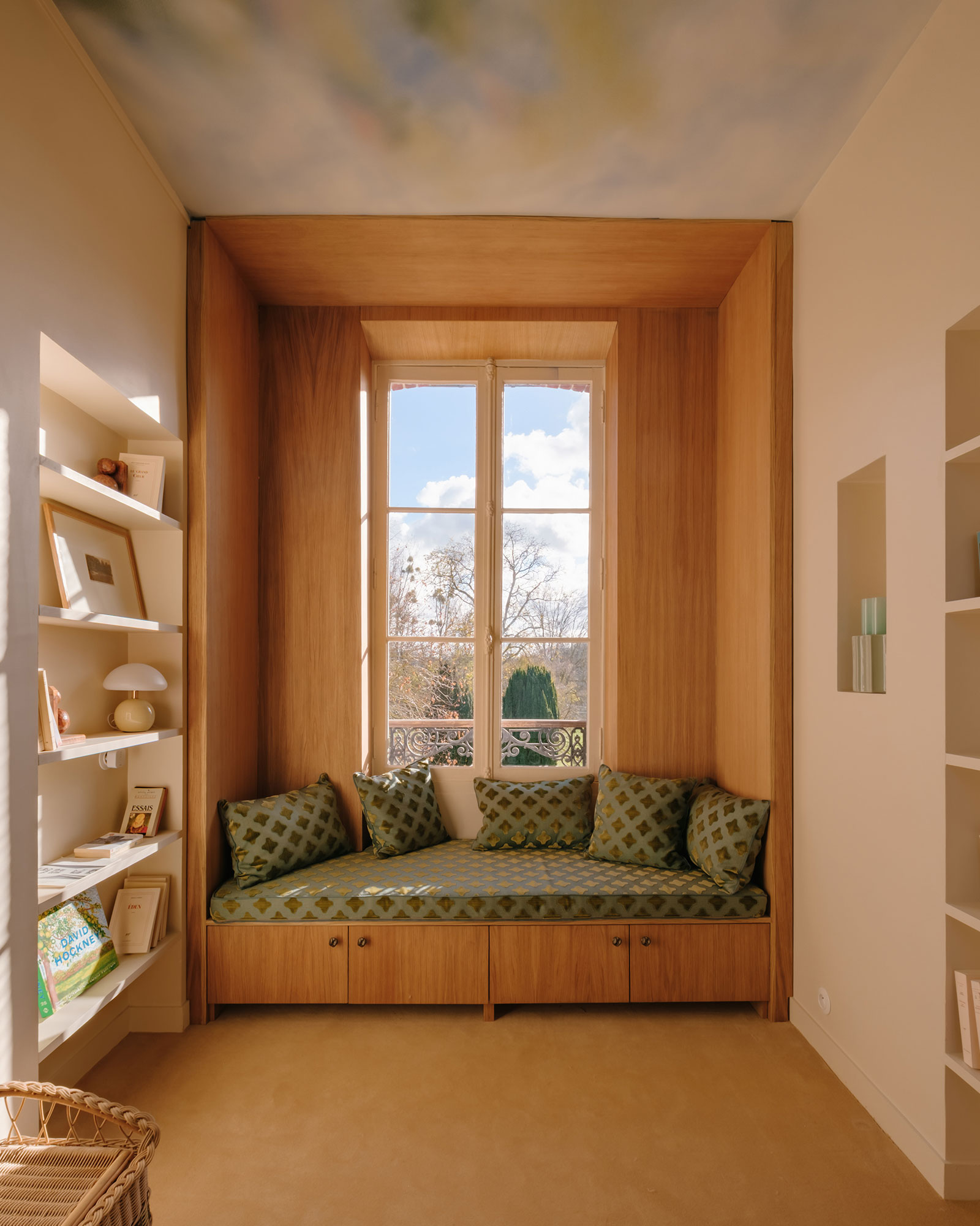 rive_house_muids-normandy-france_interior-sofa-reading.jpg
