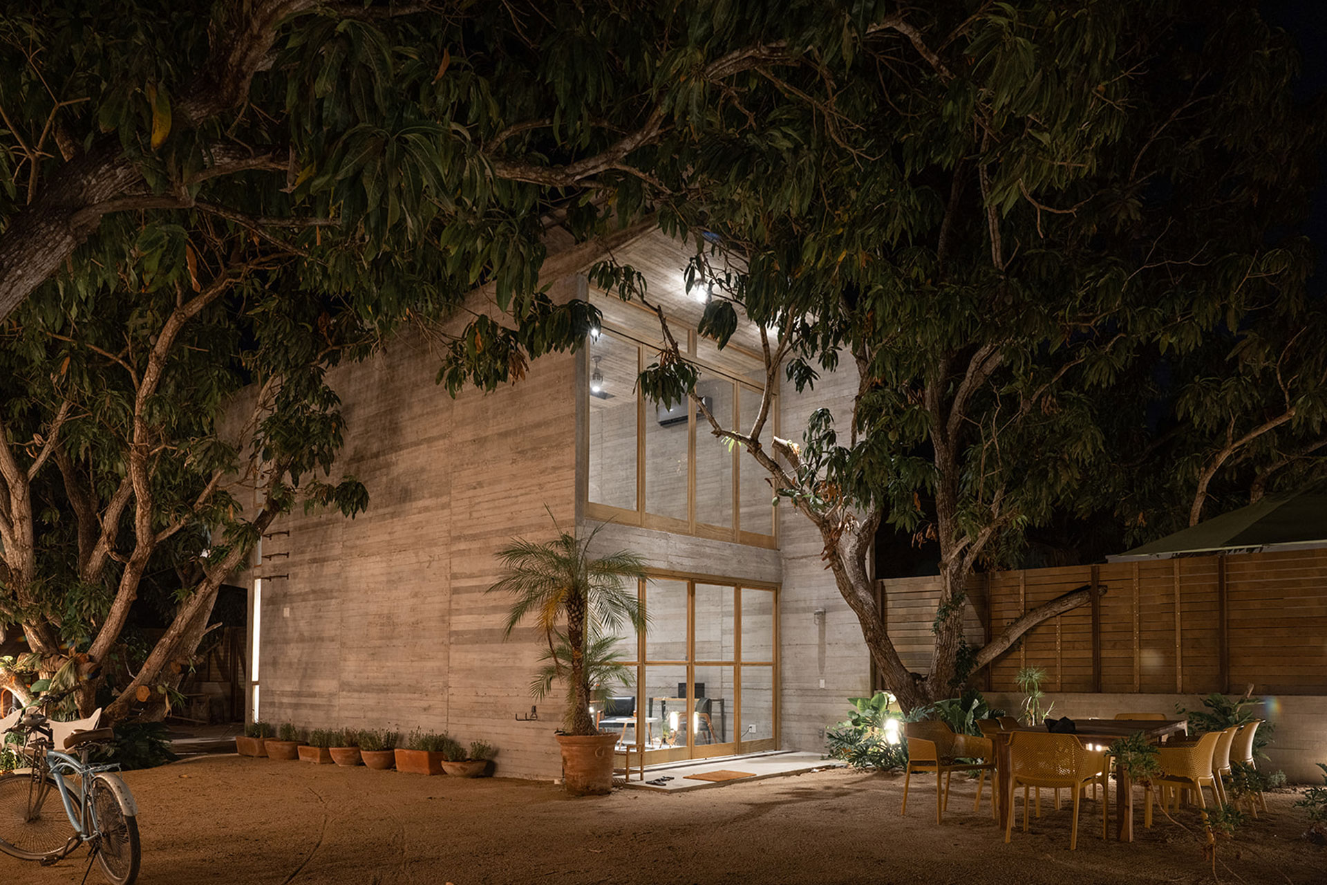 casa-nu_beachhouse_guerrero-mexico_exterior-night.jpg
