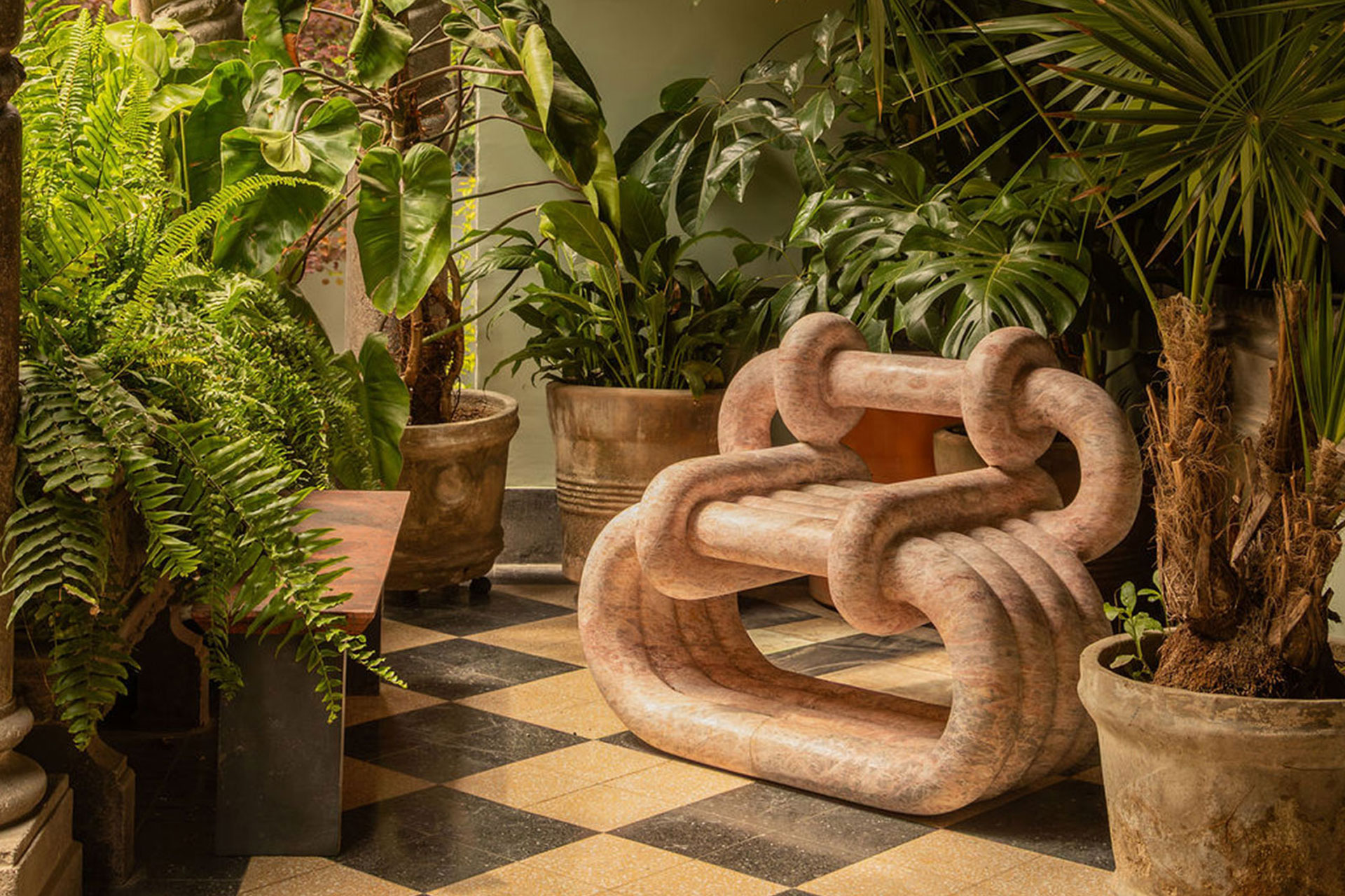 maison-lezard-chair.jpg