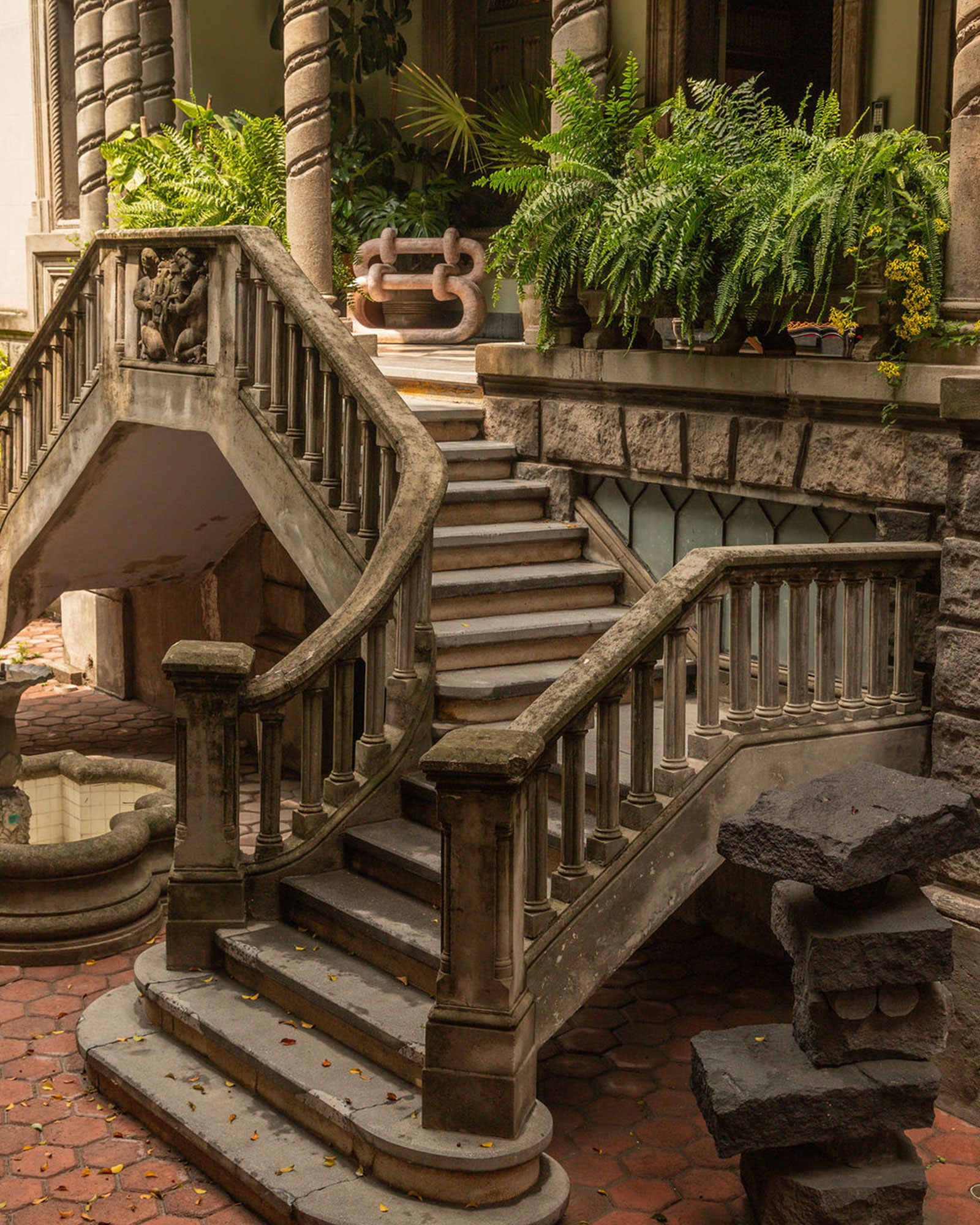 maison-lezard_small-hotel_cdmx-mexico_exterior-stairs.jpg
