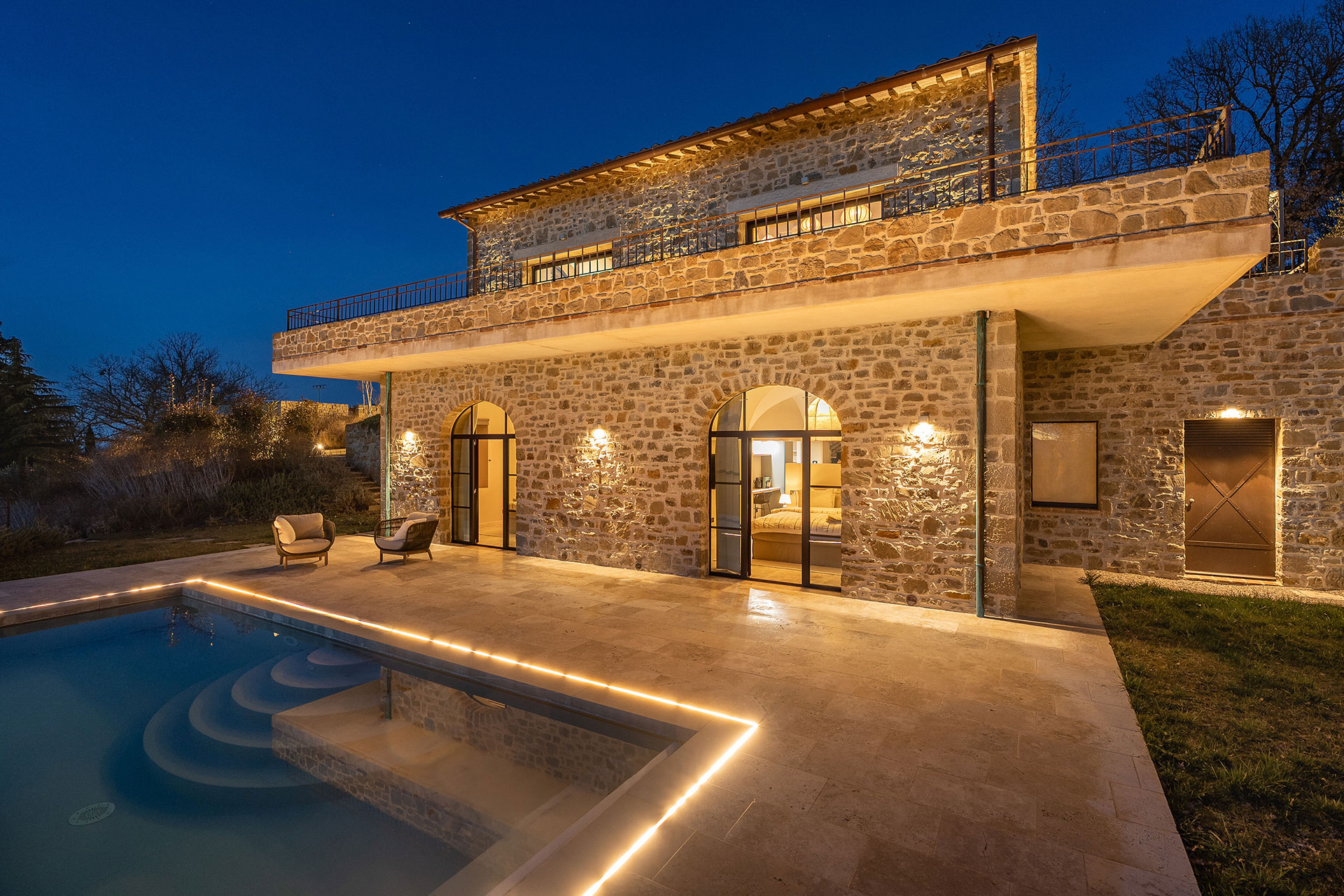la-torre-umbria_villa_umbria-italy_exterior-night.jpg