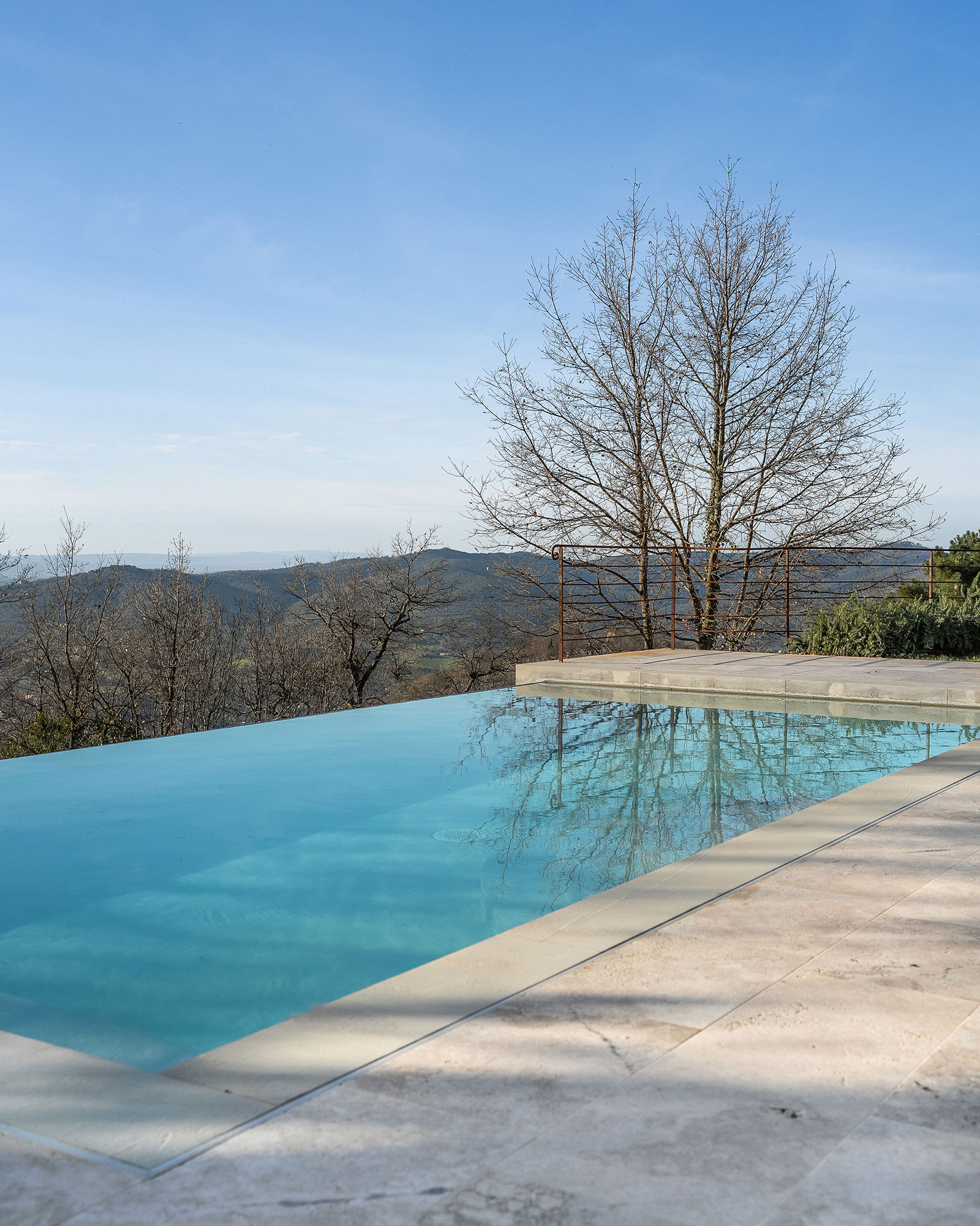 la-torre-umbria_villa_umbria-italy_exterior-pool.jpg