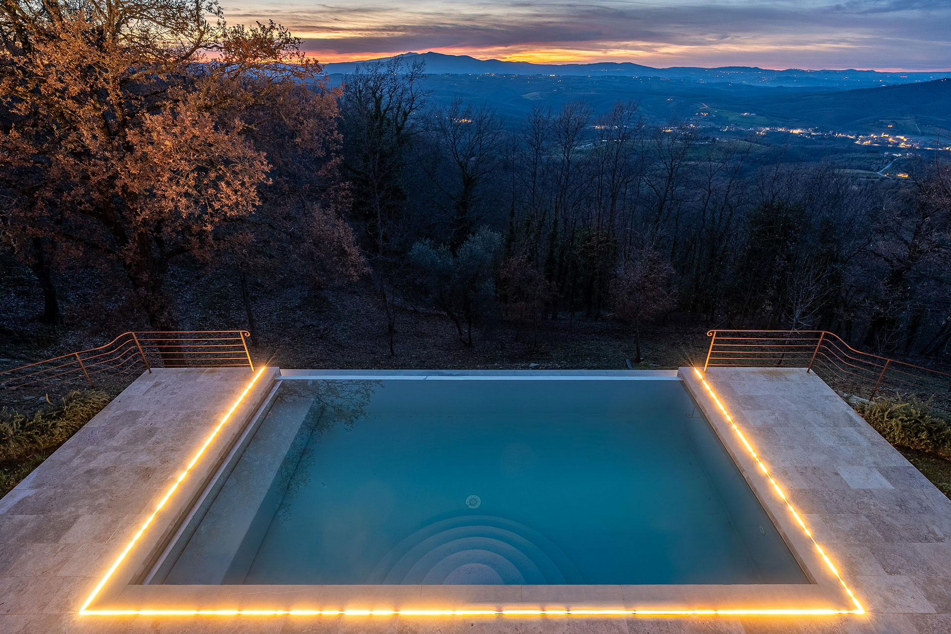 la-torre-umbria_villa_umbria-italy_exterior-pool-night.jpg
