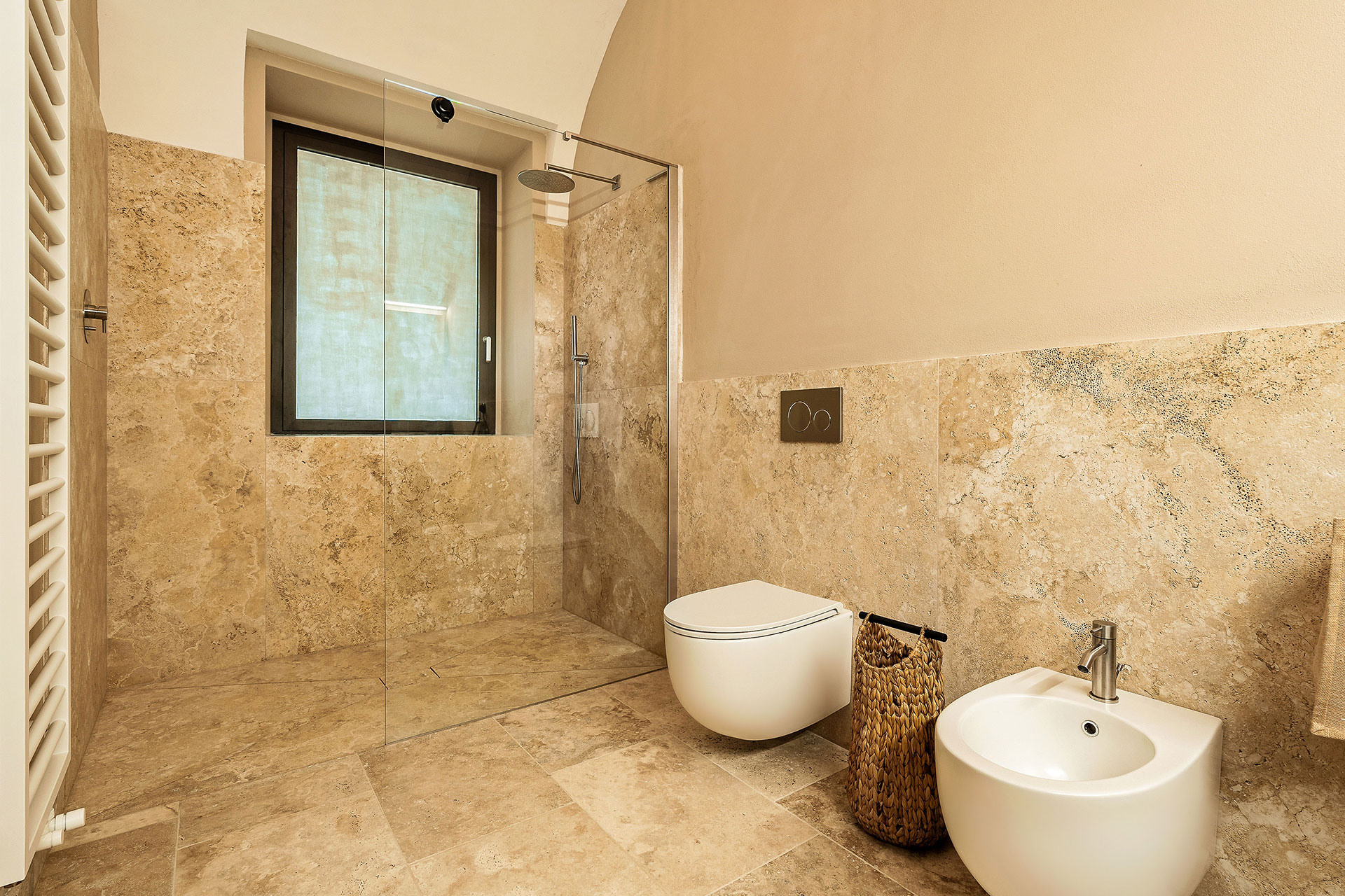 la-torre-umbria_villa_umbria-italy_interior-bathroom.jpg