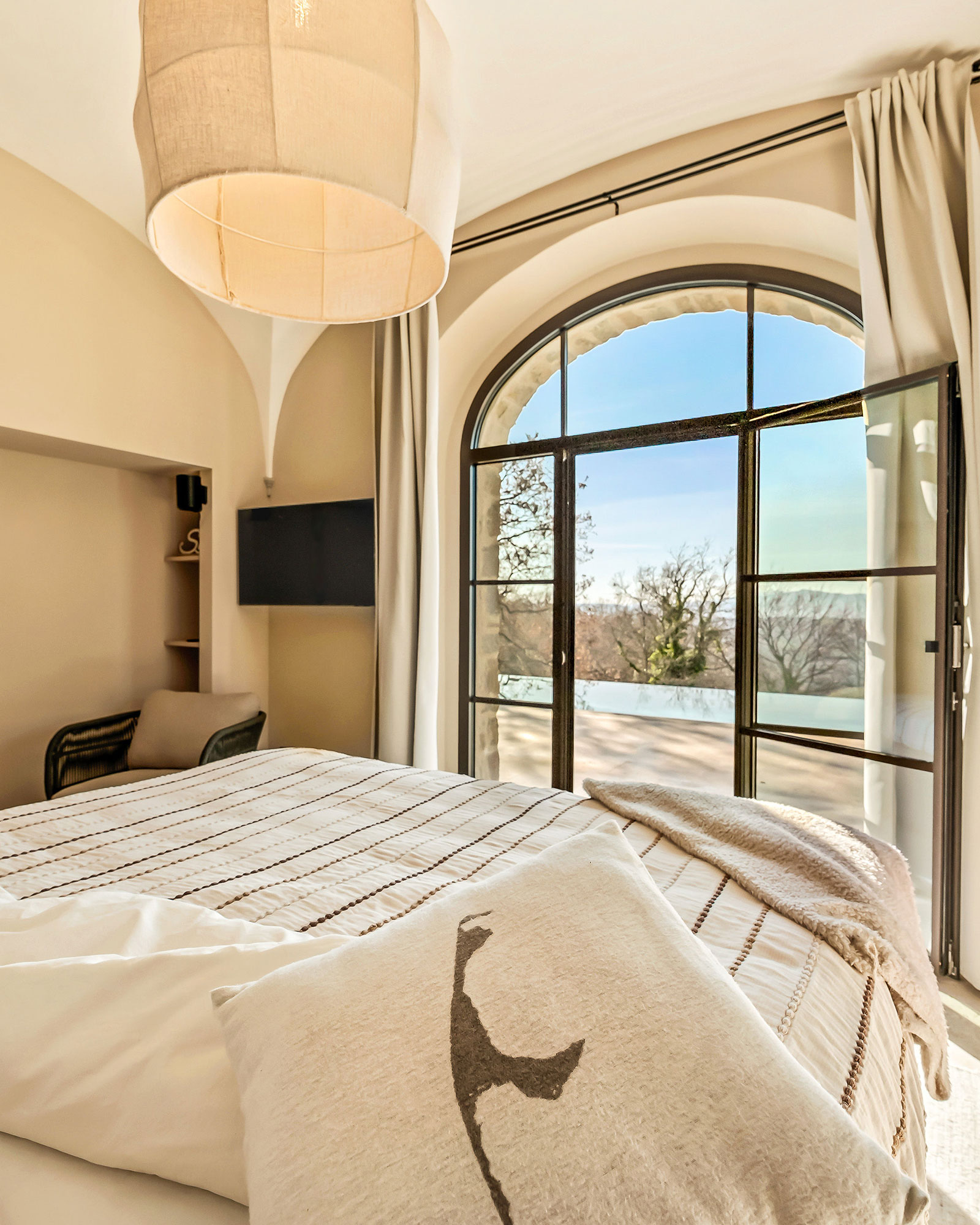 la-torre-umbria_villa_umbria-italy_interior-bedroom-window.jpg