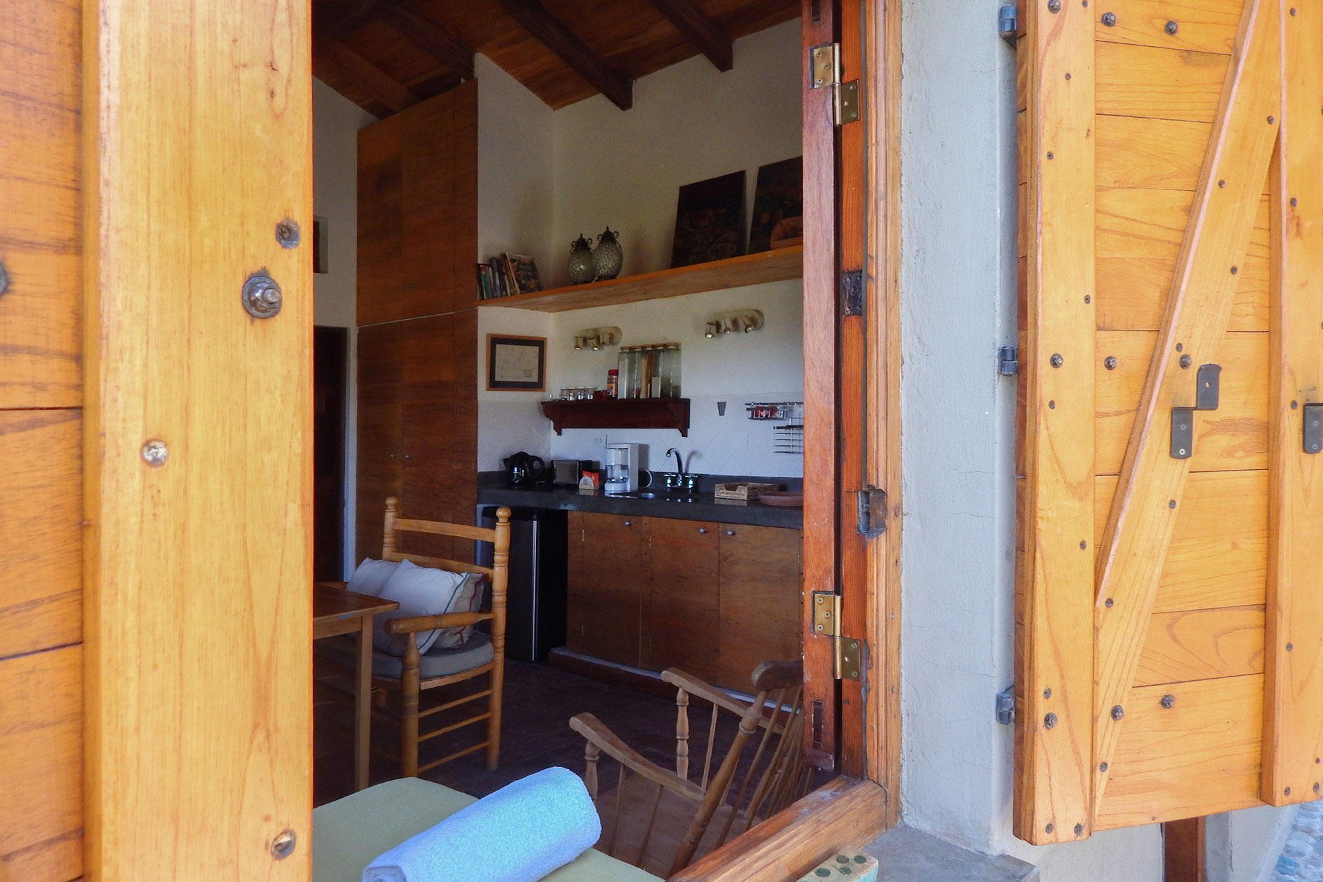 finca-la-gracia-ii_guesthouse_La-Consulta-argentina_exterior-interior.jpg