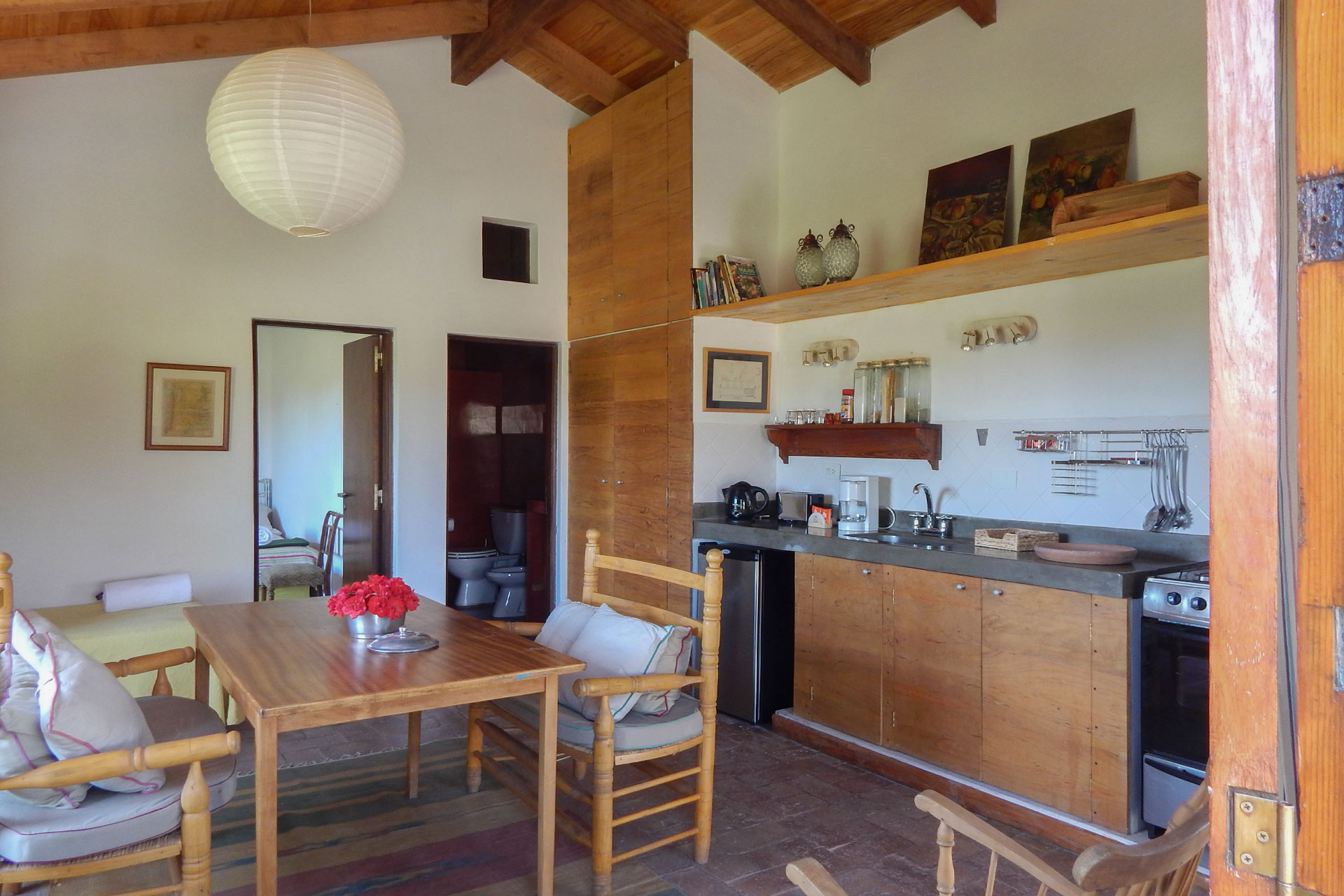 finca-la-gracia-ii_guesthouse_La-Consulta-argentina_interior-kitchen.jpg