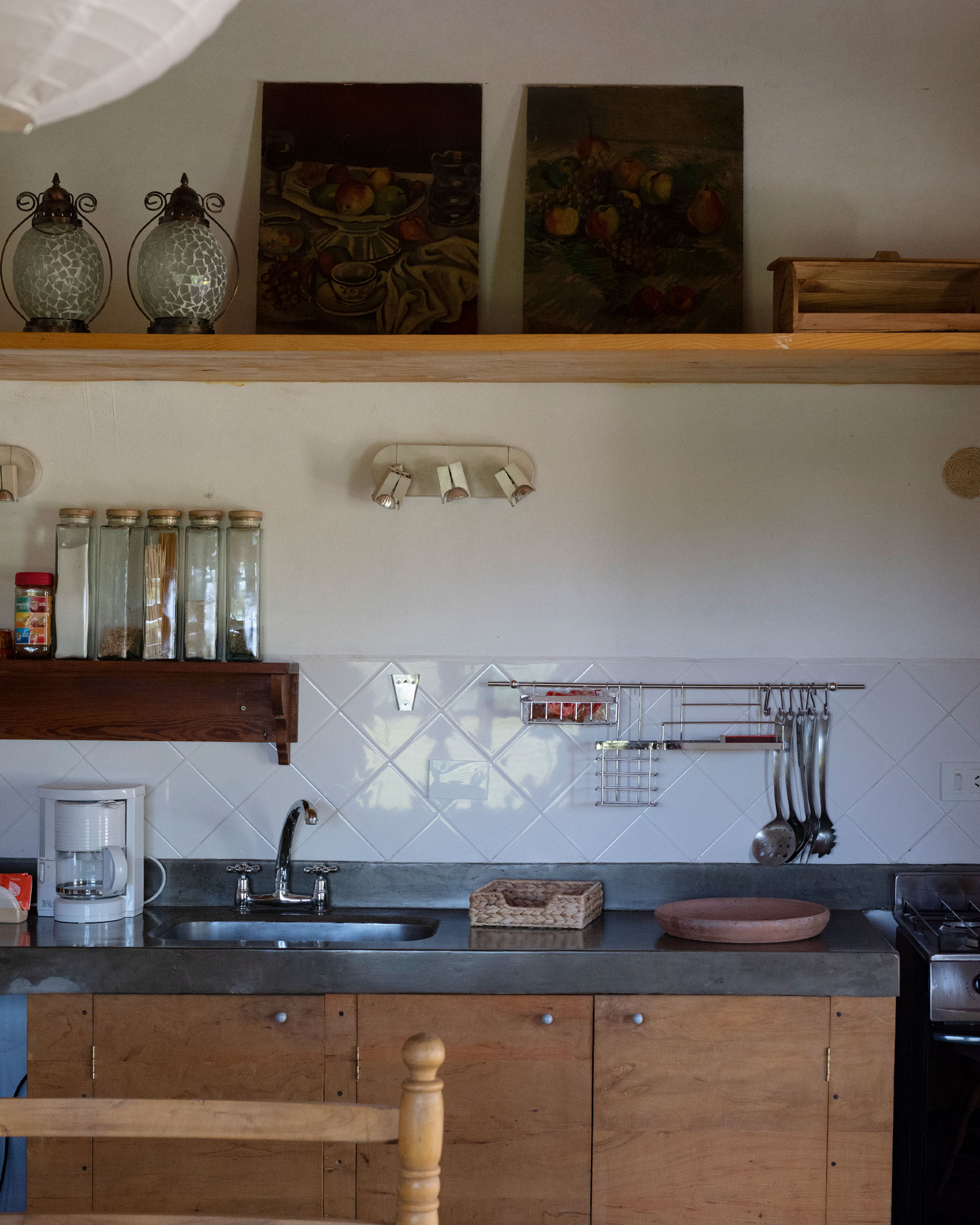finca-la-gracia-ii_guesthouse_La-Consulta-argentina_interior-kitchen-detail.jpg