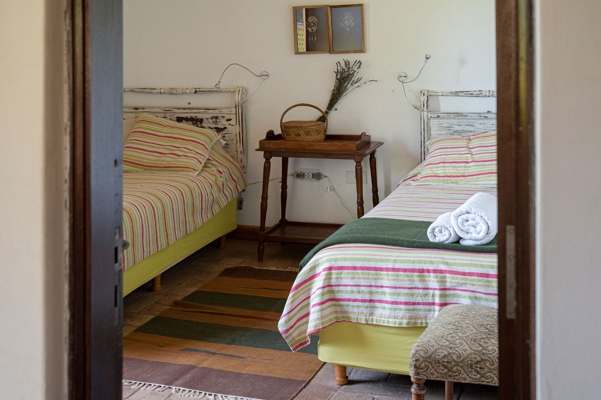finca-la-gracia-ii_guesthouse_La-Consulta-argentina_interior-two-beds.jpg