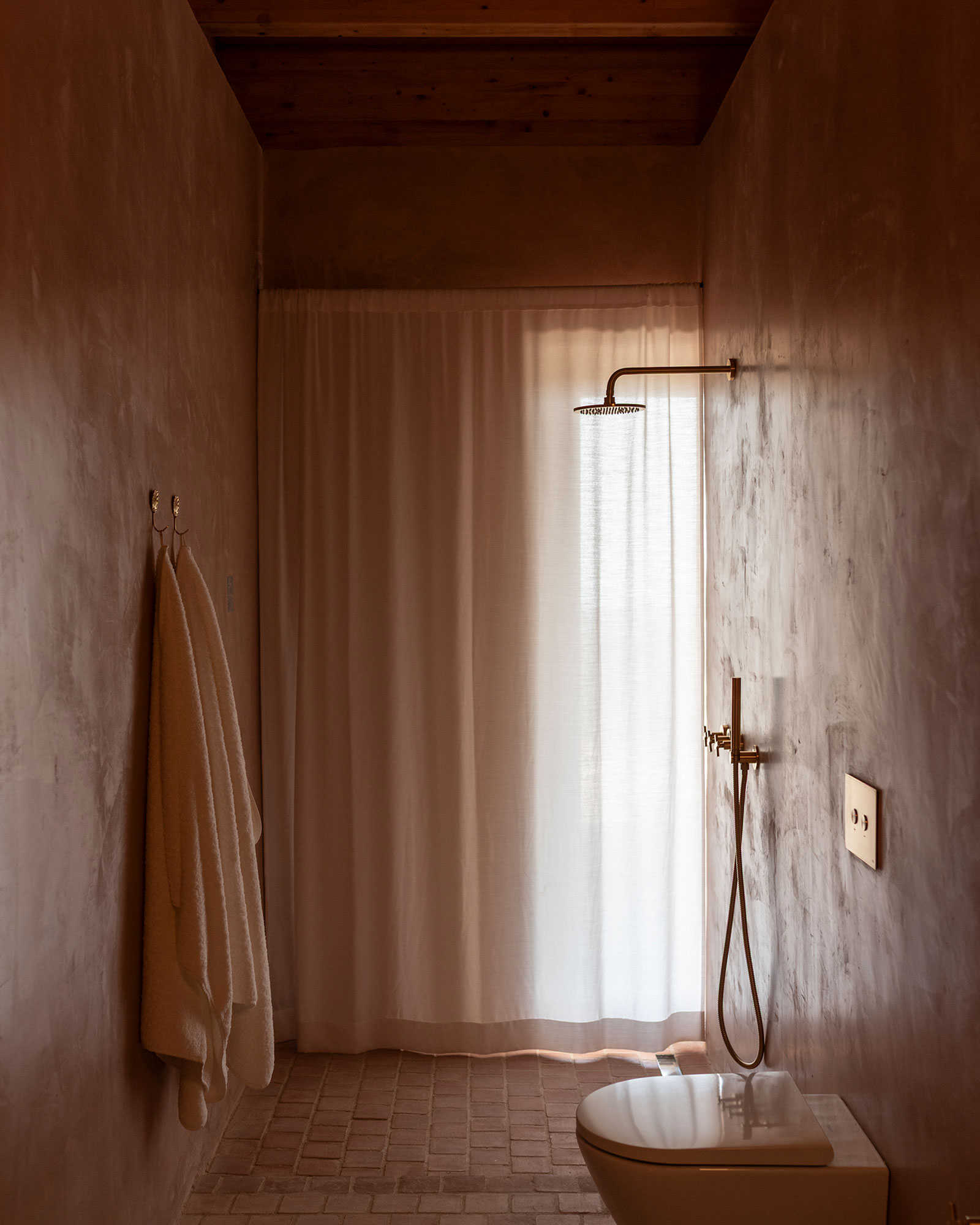rockrose_villa_melides-portugal_interior-bathroom-shower.jpg