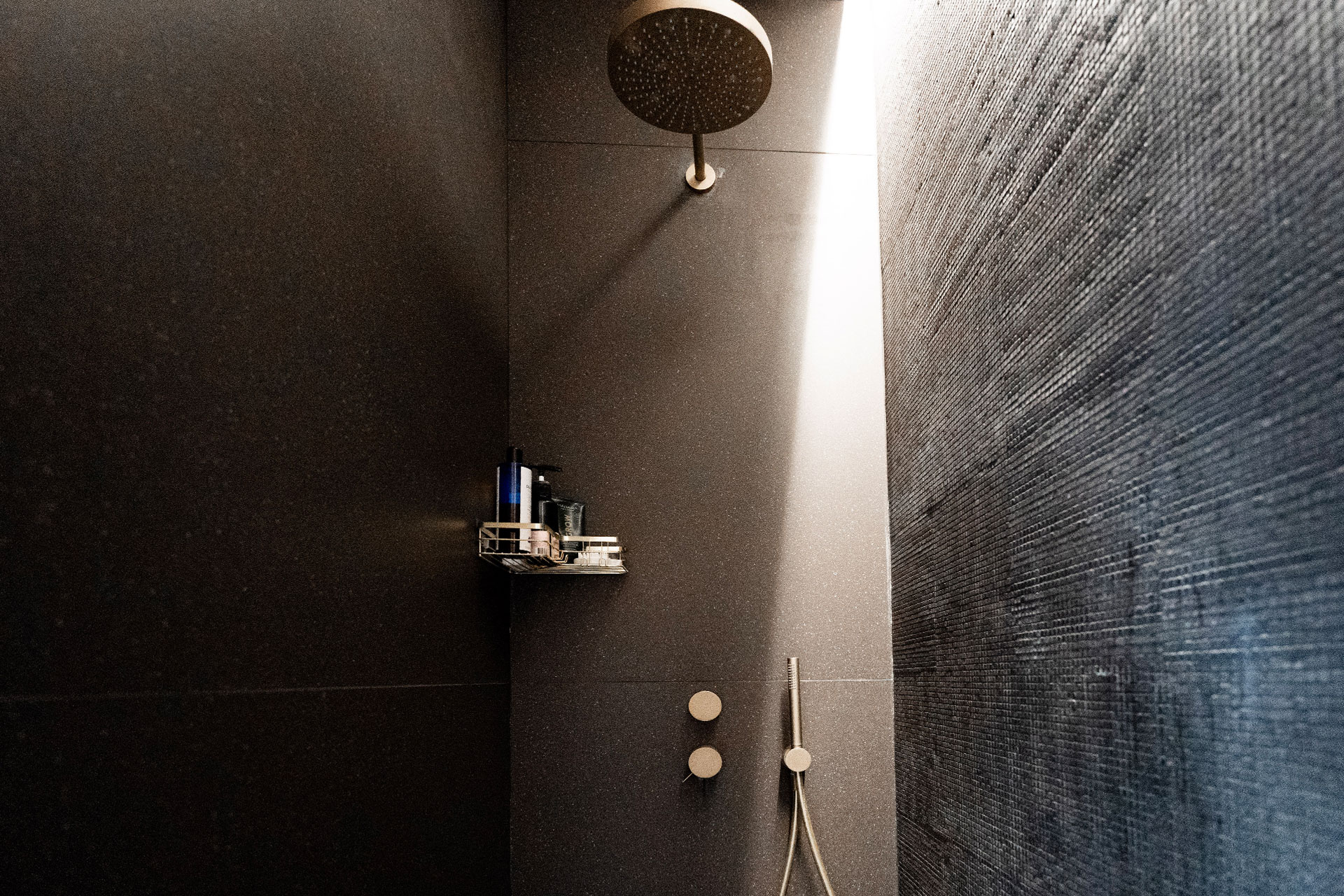 palais-royal-loft_apartment_paris-france_interior-shower.jpg