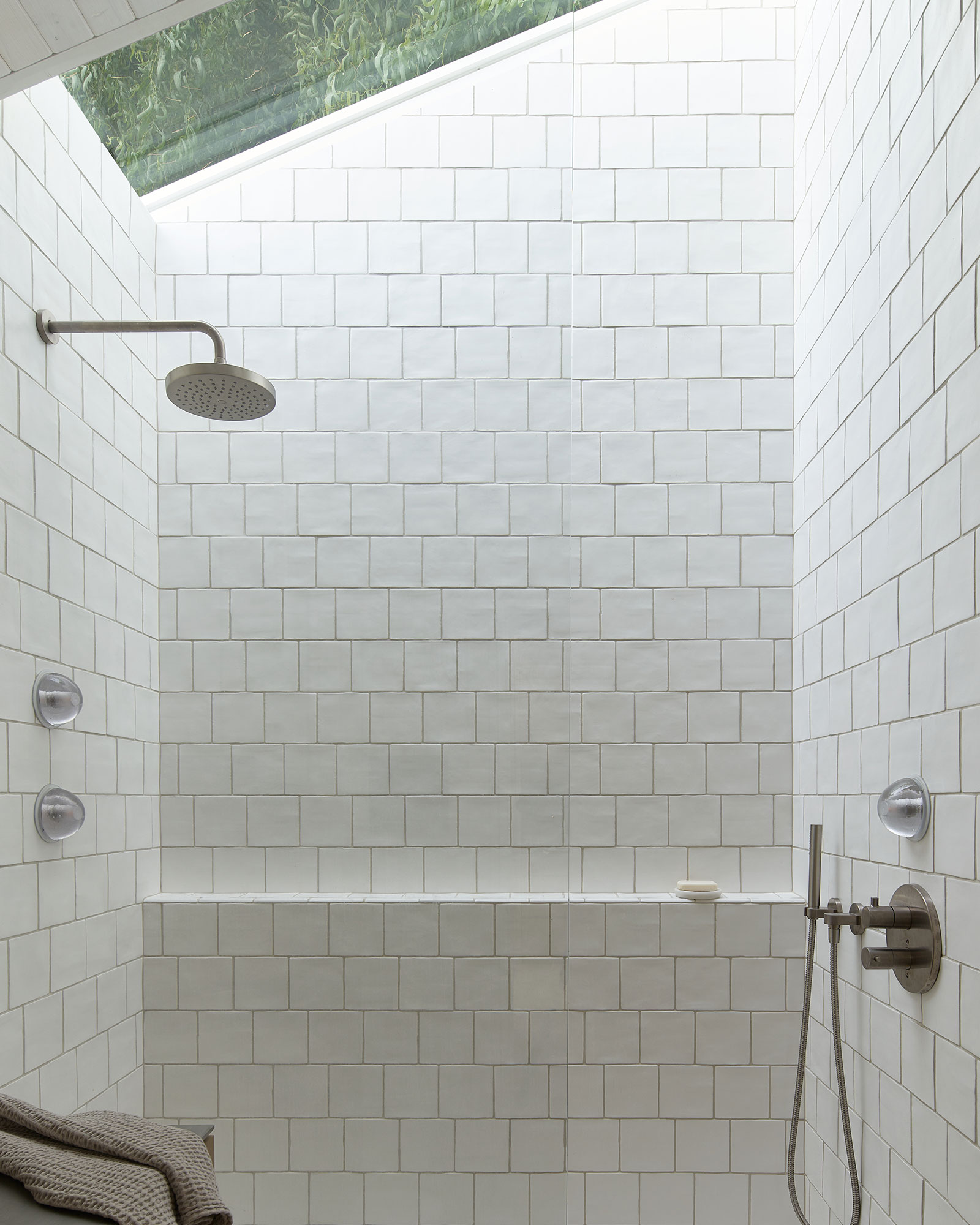 portage-bay-float-home_houseboat_Seattle-usa_interior-bath-room.jpg