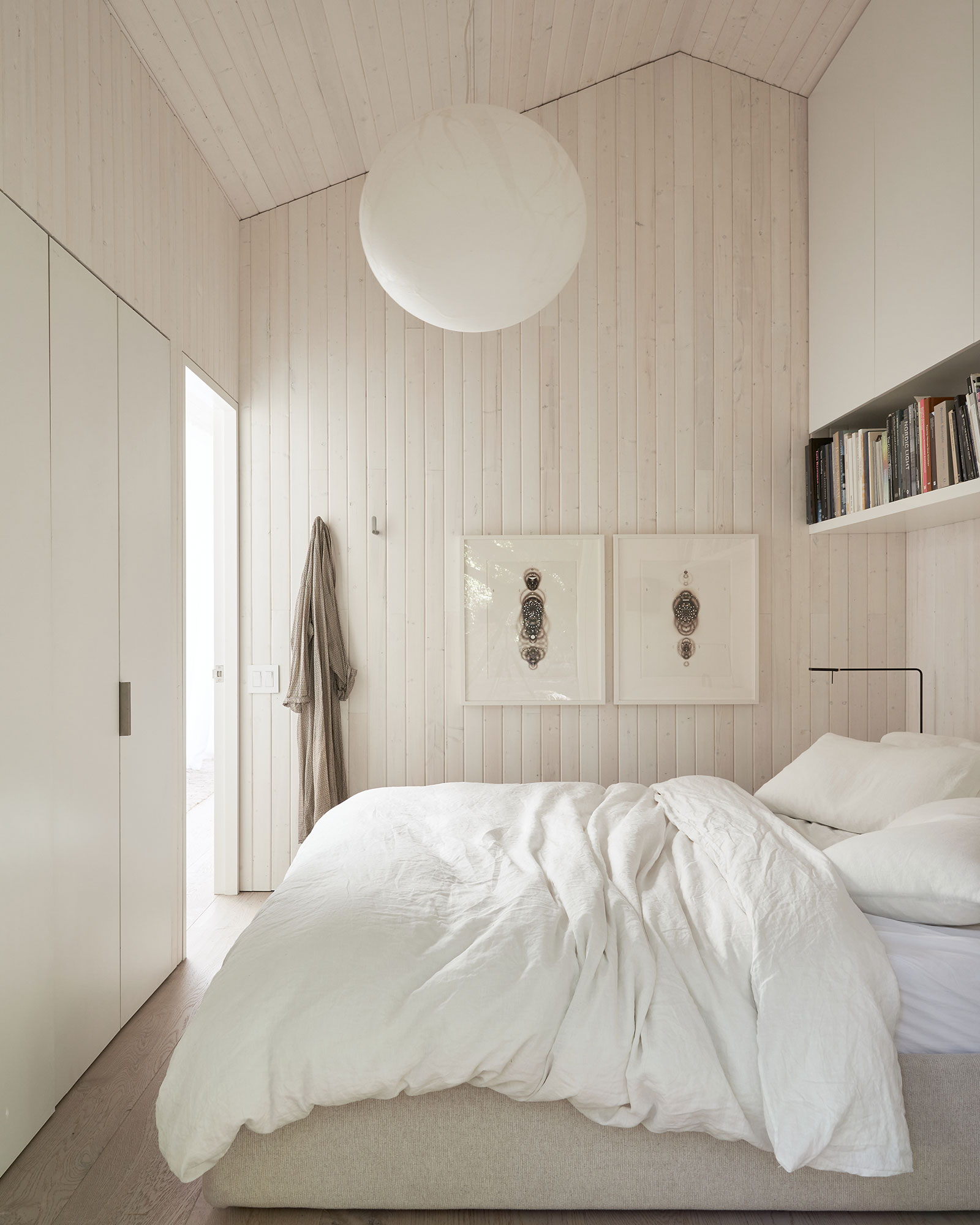 portage-bay-float-home_houseboat_Seattle-usa_interior-bedroom.jpg