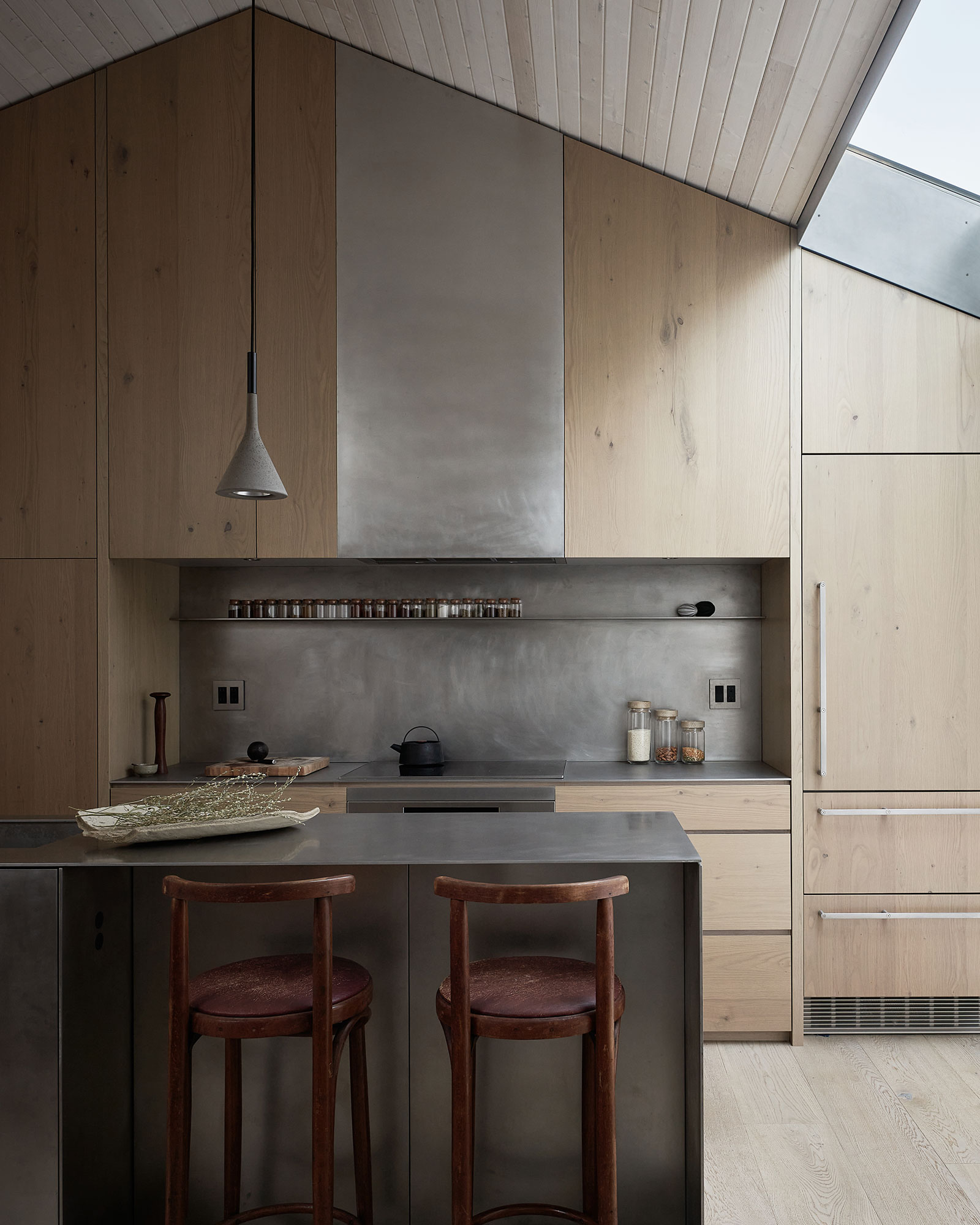 portage-bay-float-home_houseboat_Seattle-usa_interior-kitchen-space.jpg