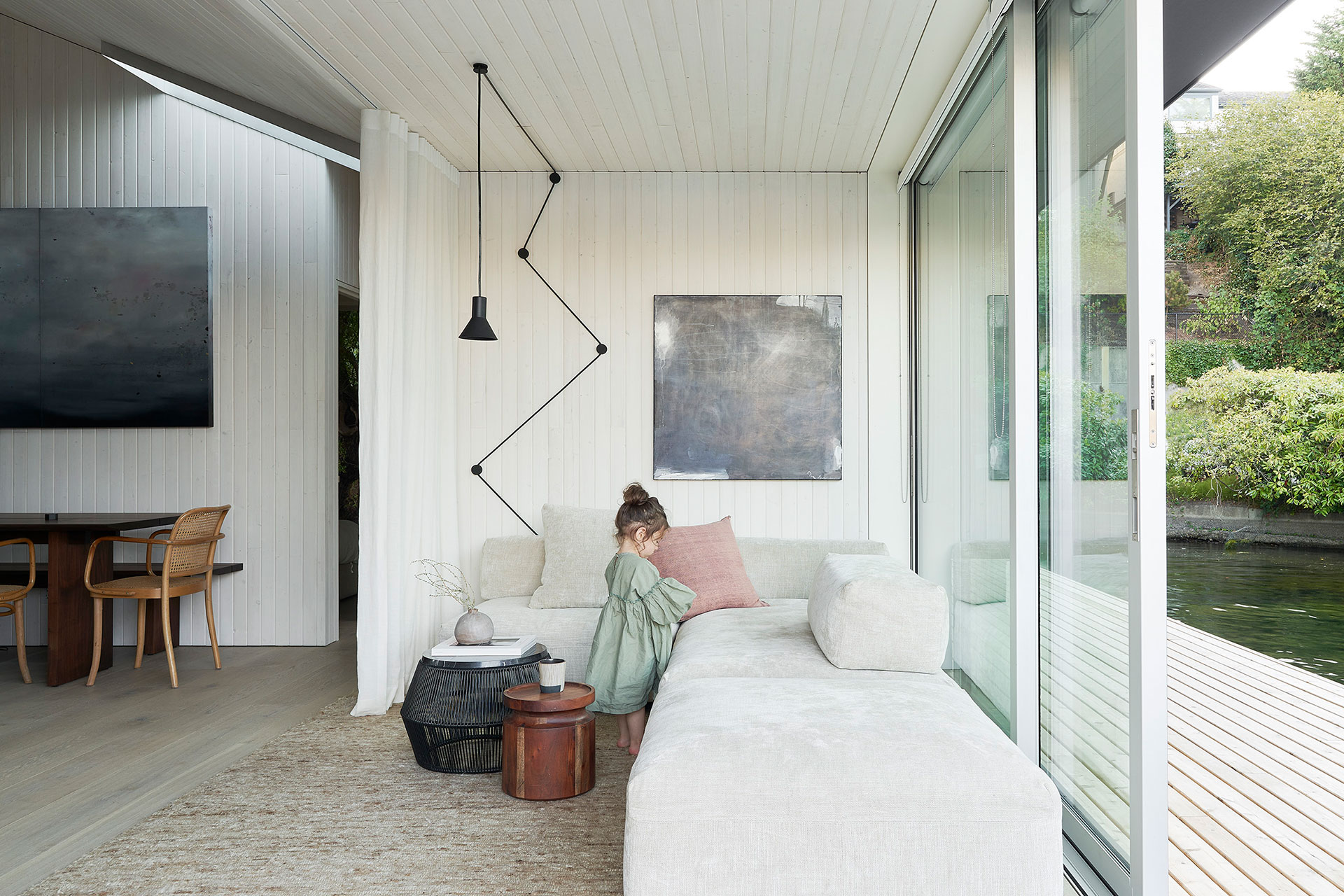 portage-bay-float-home_houseboat_Seattle-usa_interior-sofa.jpg