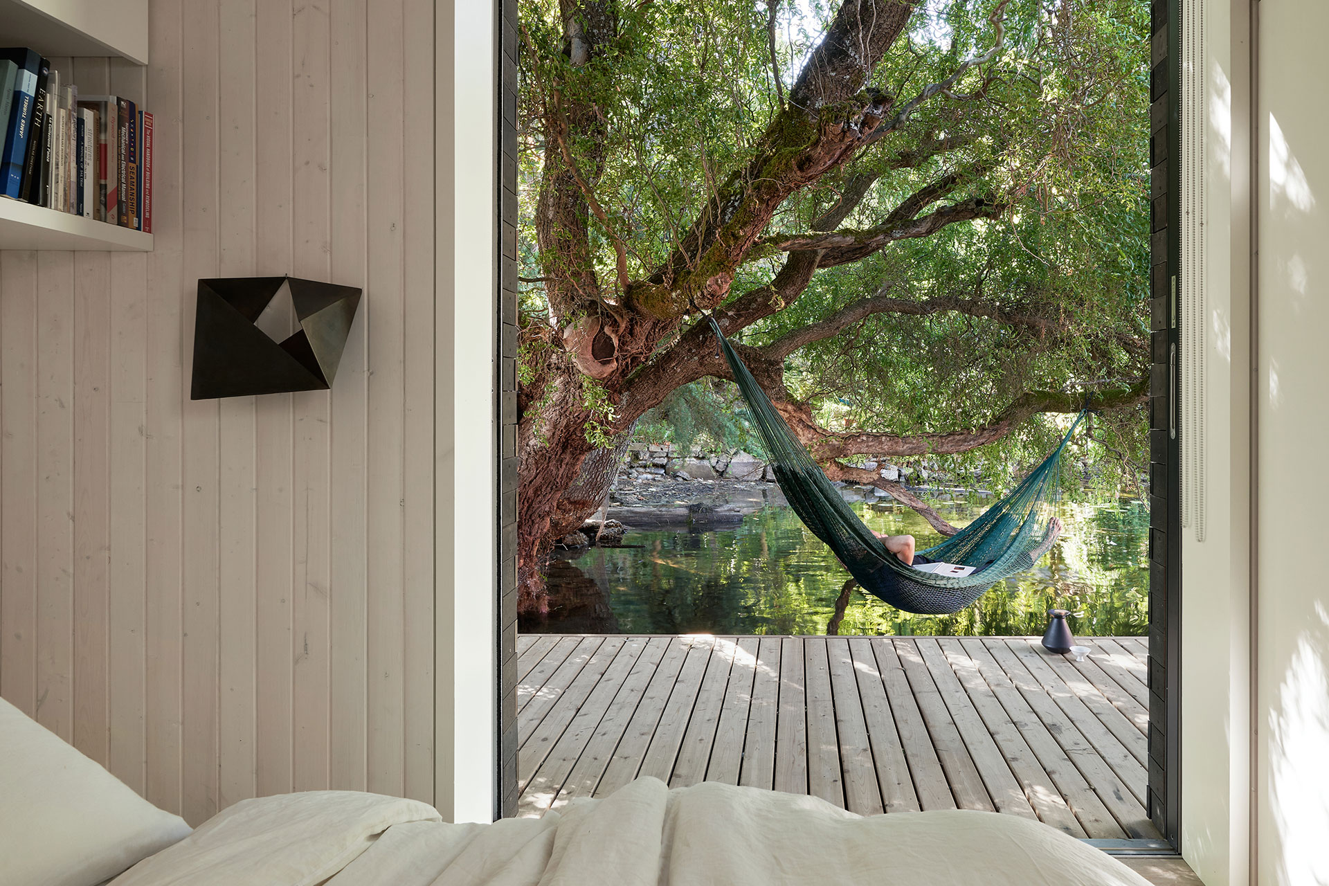 portage-bay-float-home_houseboat_Seattle-usa_interior-view.jpg
