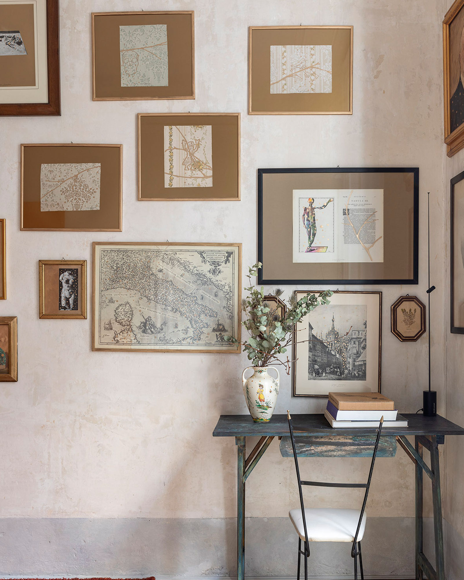 la-casa-dei-disegni_apartment_milan-italy_interior-desk.jpg